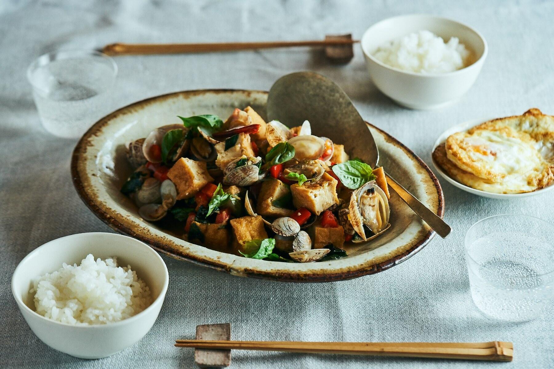 ご飯が進むあさりと厚揚げのガパオ炒め