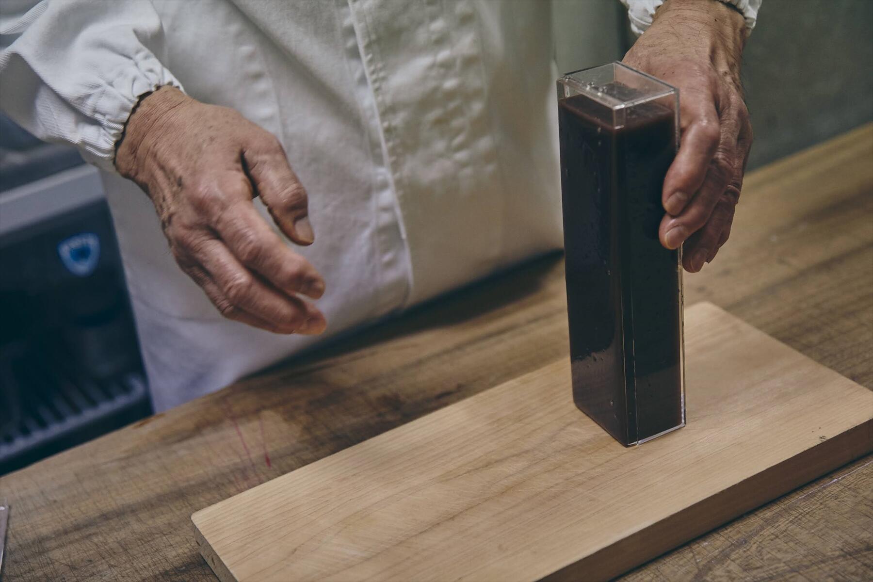 水羊羹を立てる