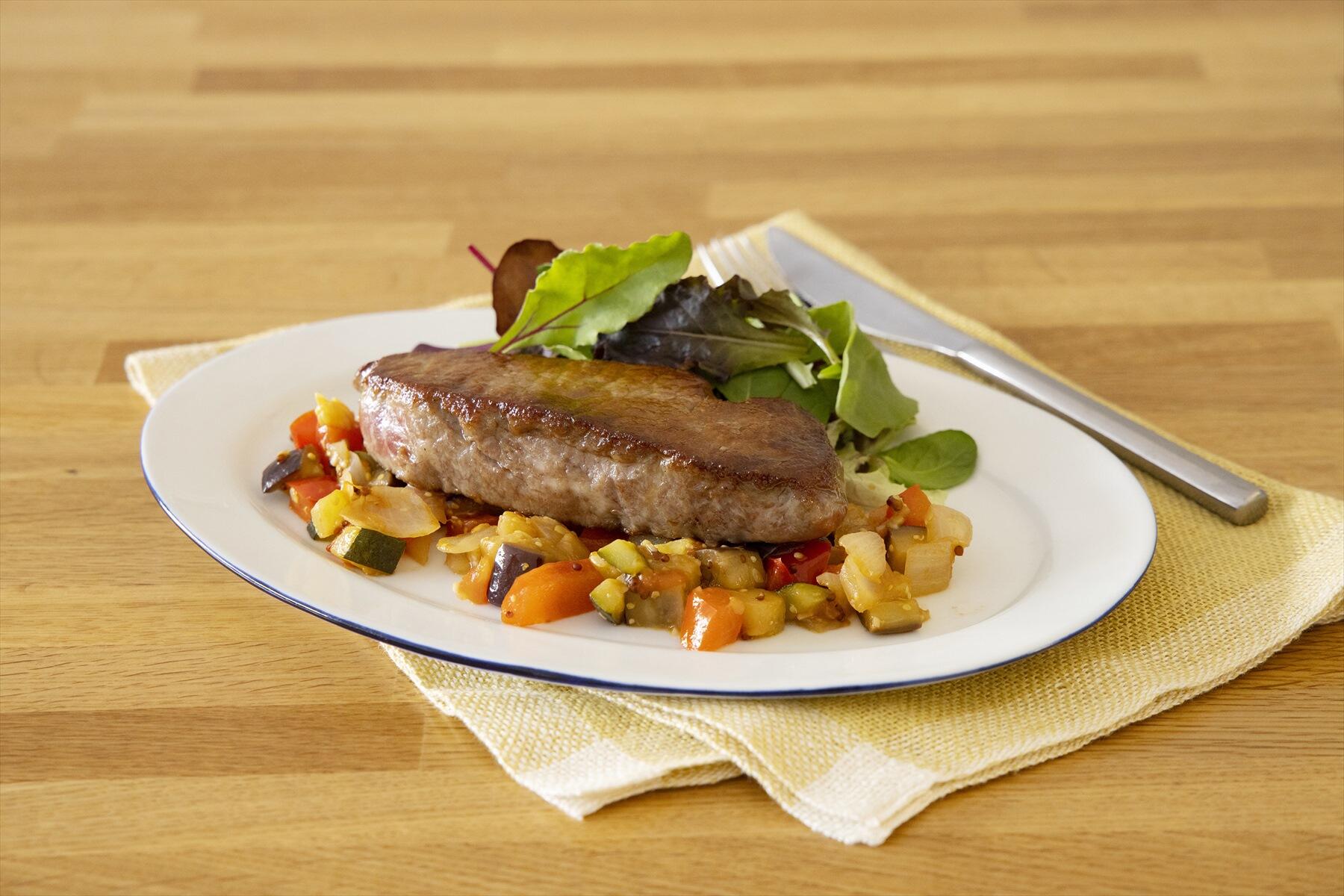 ビーフステーキ 夏野菜のさっぱりソース