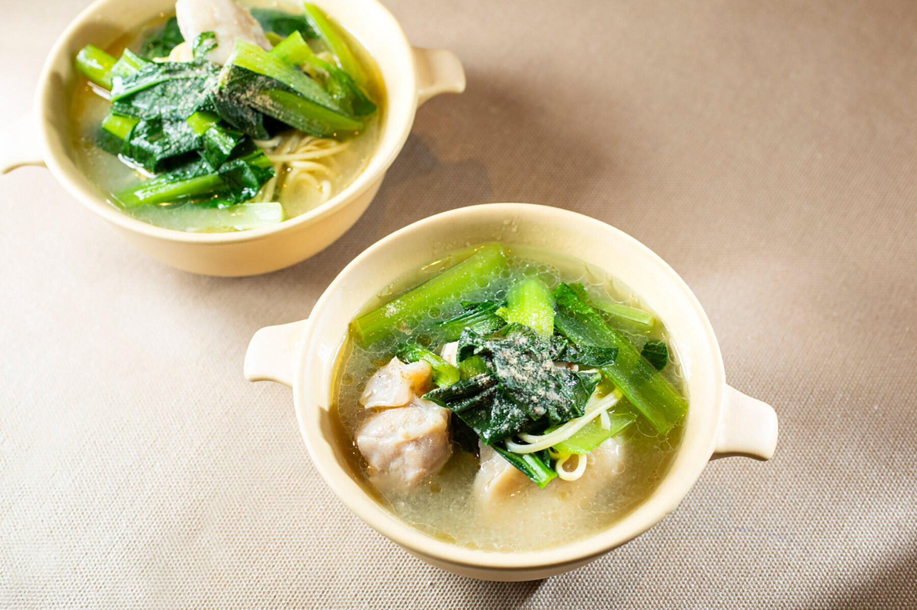 白湯風の煮込み麺