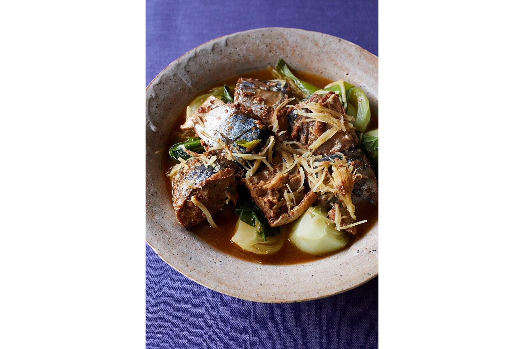 生姜が効いてさっぱり！“さば缶と青梗菜の重ね蒸し”