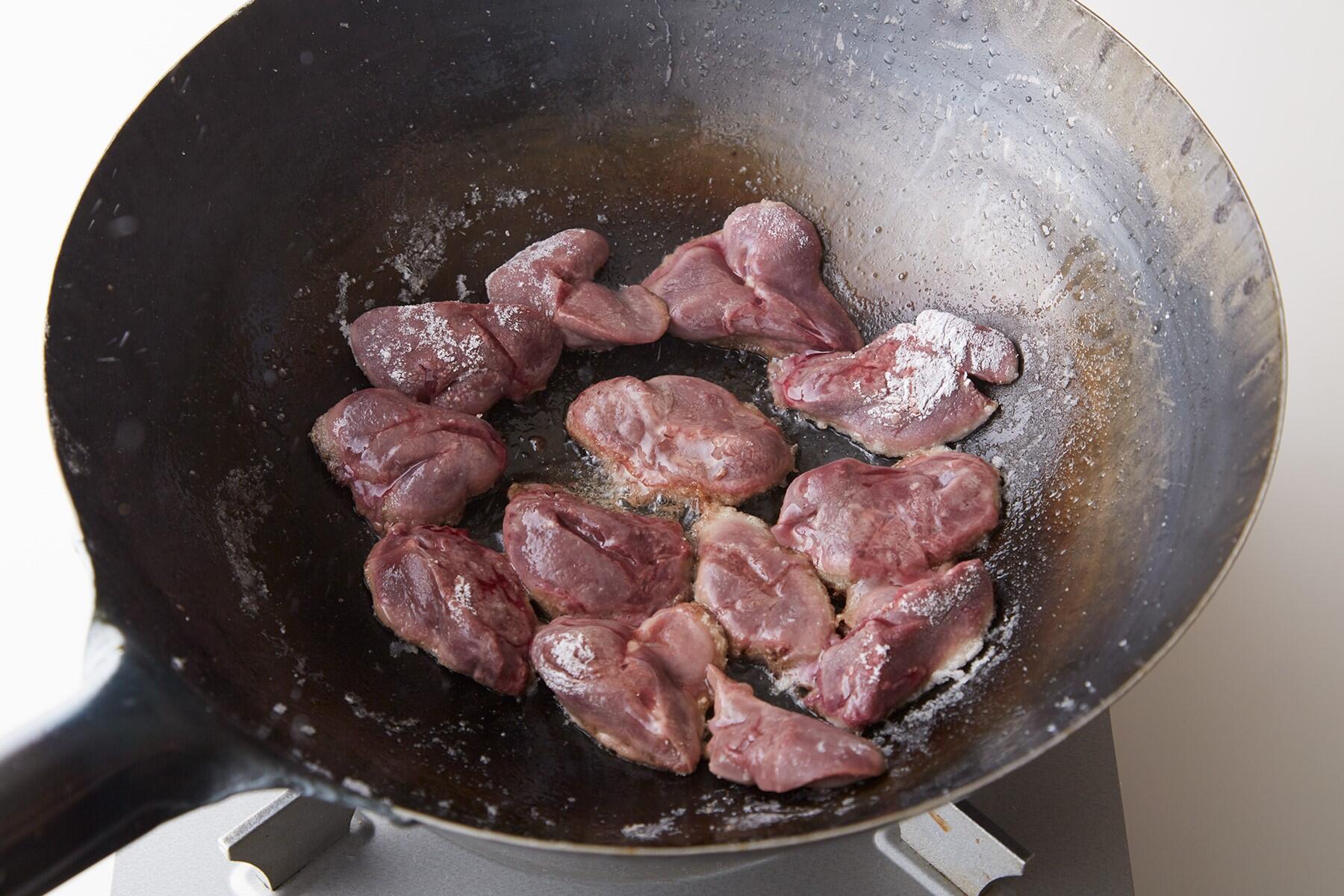 レバーを蒸し焼きにする