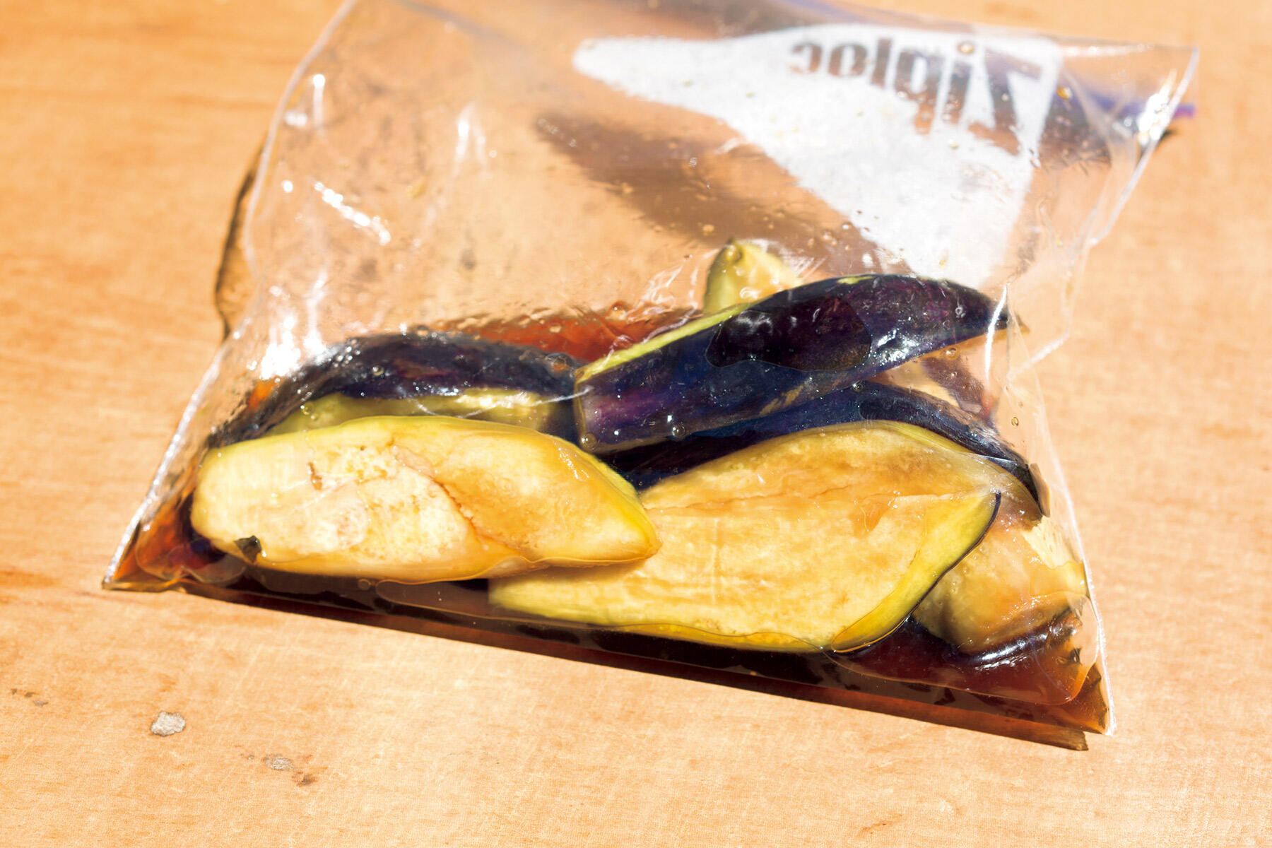 水なすを漬ける