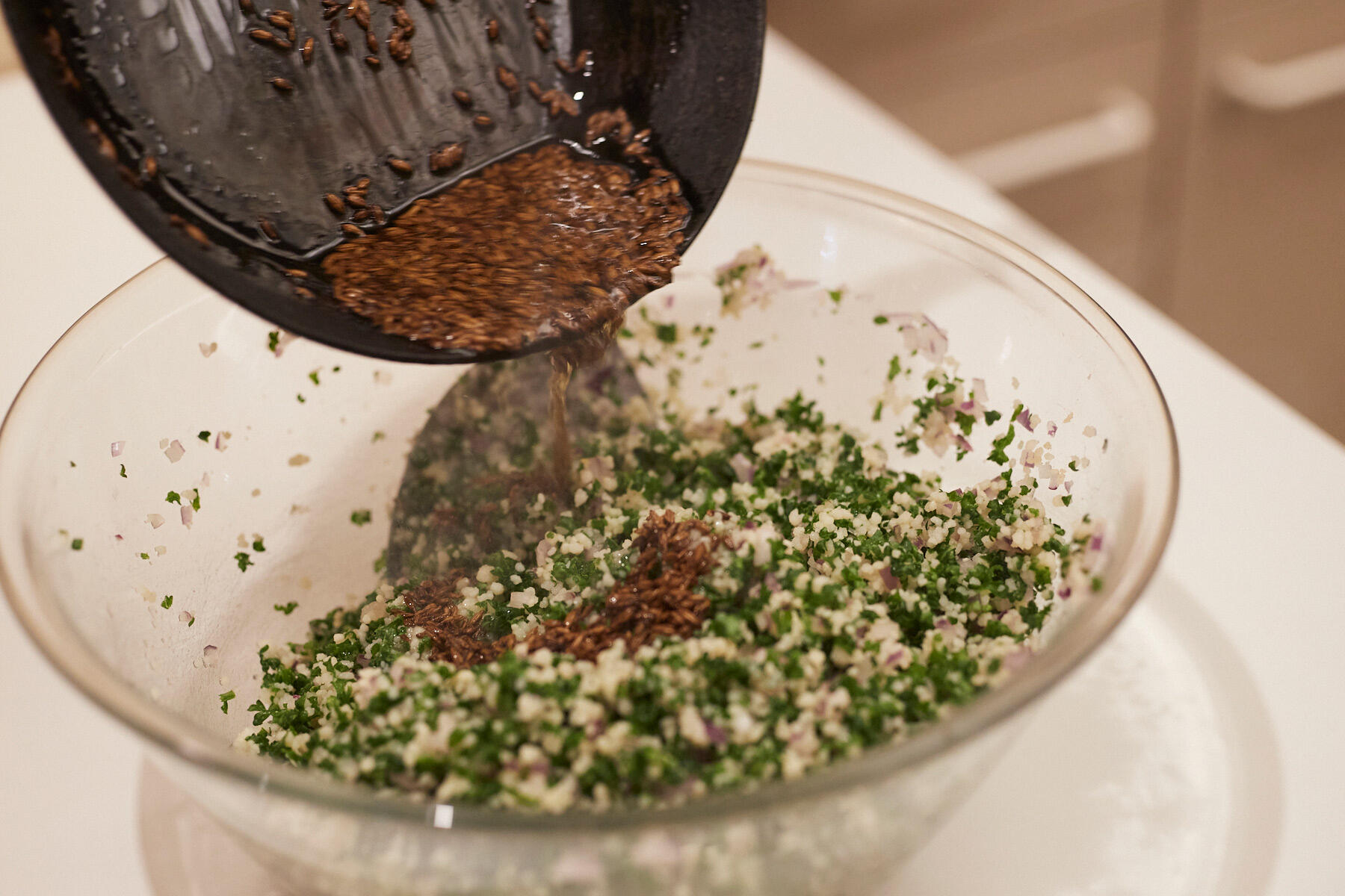 クミンオイルをかける