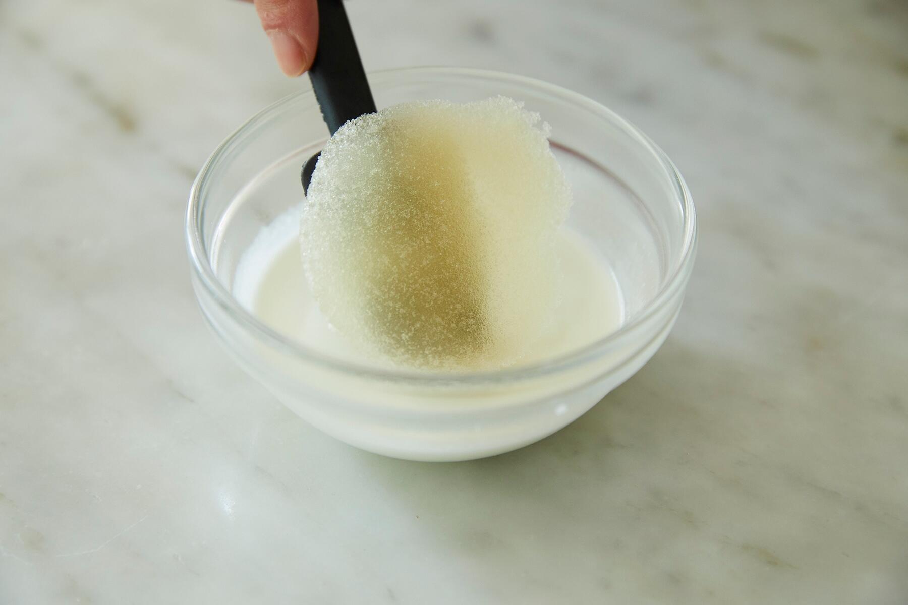 ゼラチンを溶かす