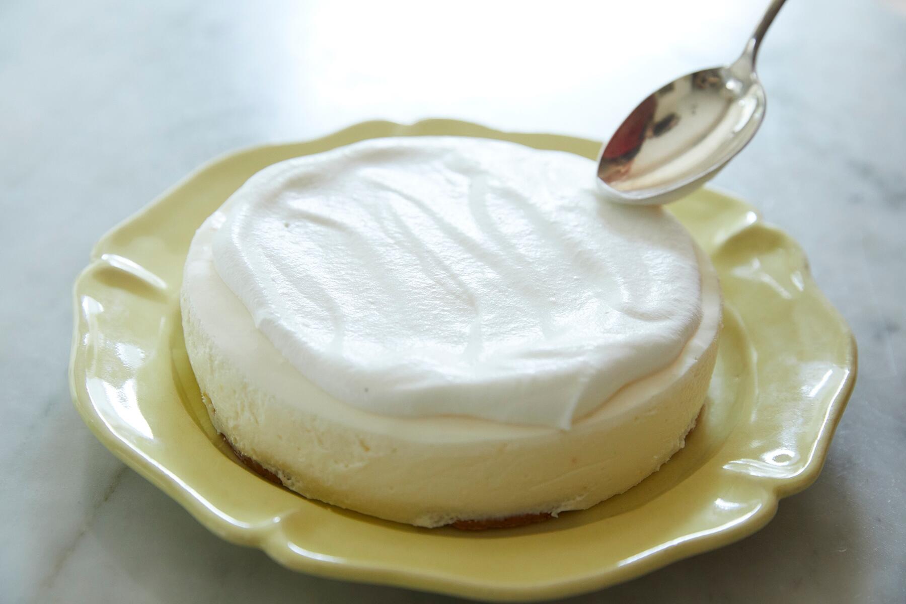 ホイップクリームをのせる