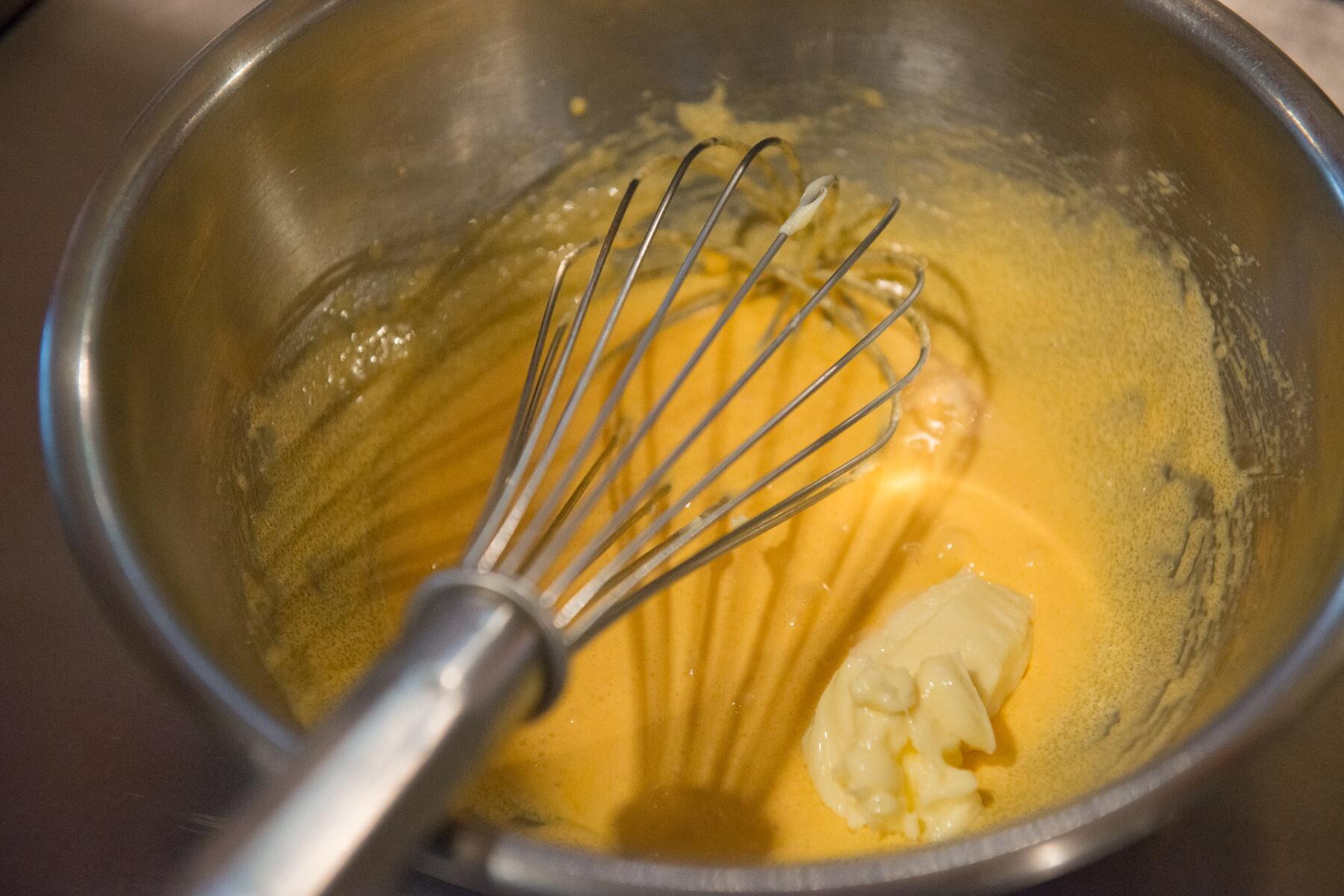 バターを加える