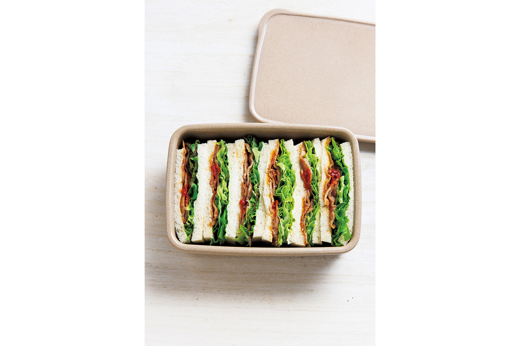 豆板醤を効かせた“ピリ辛生姜焼きサンドイッチ”