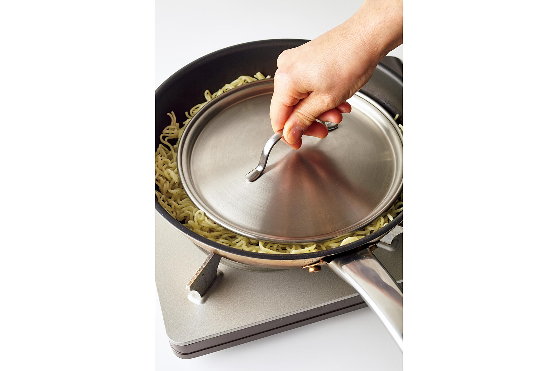 焼きそばを焼く