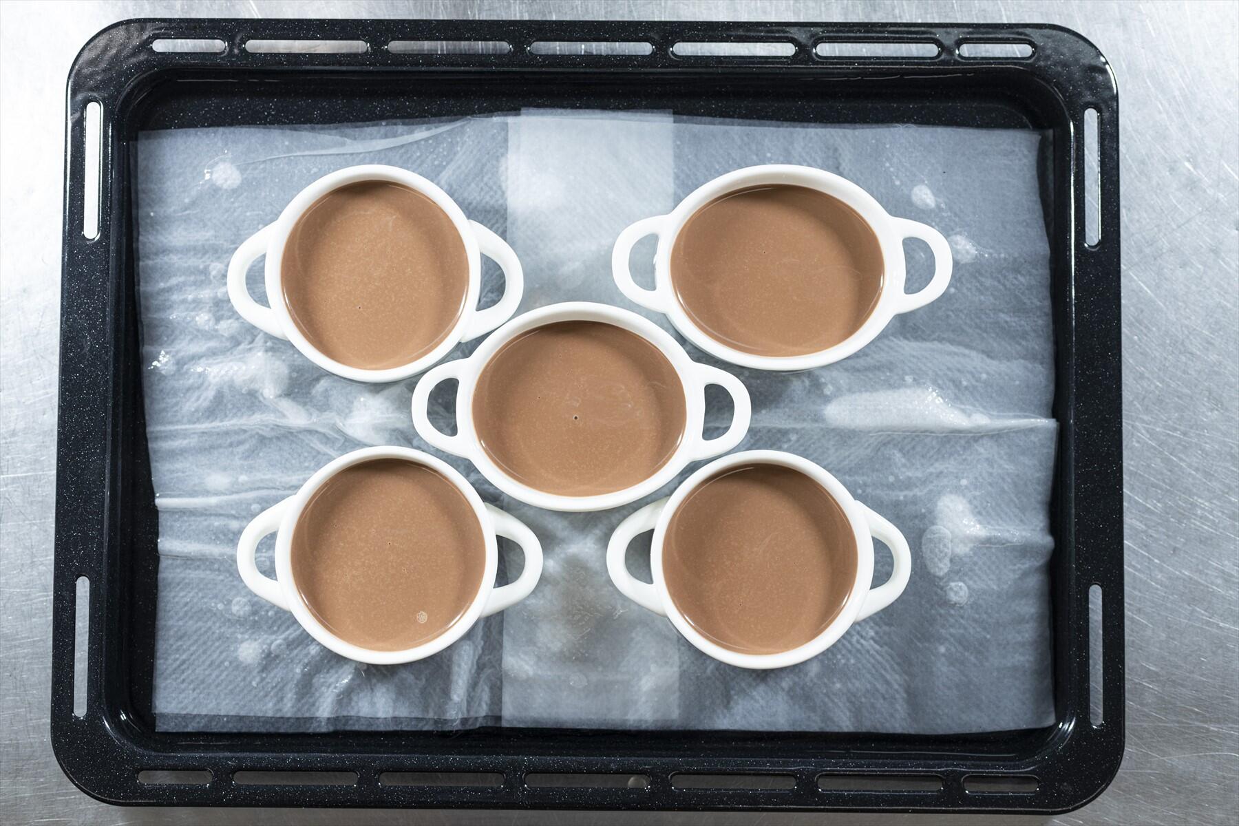 角皿に型を並べる