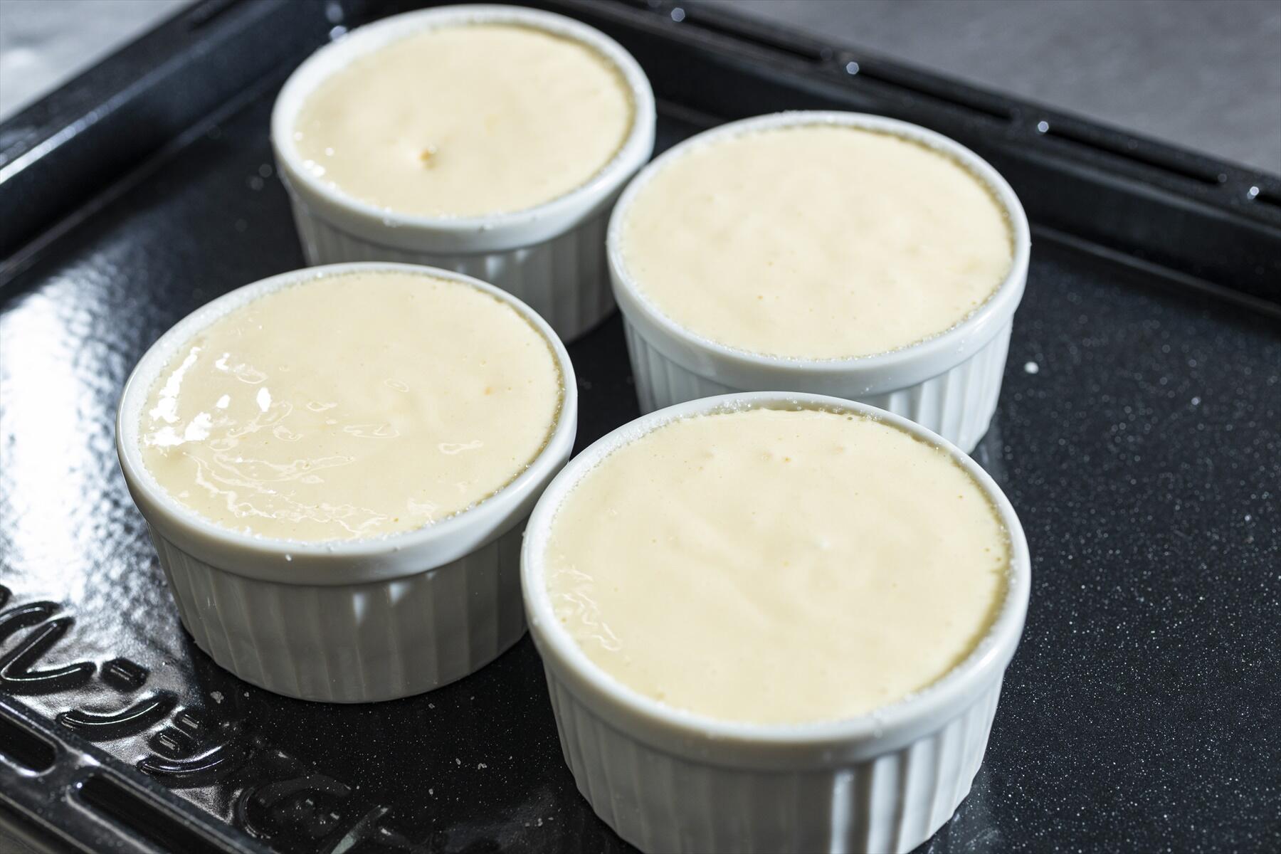 型に流し入れて焼く