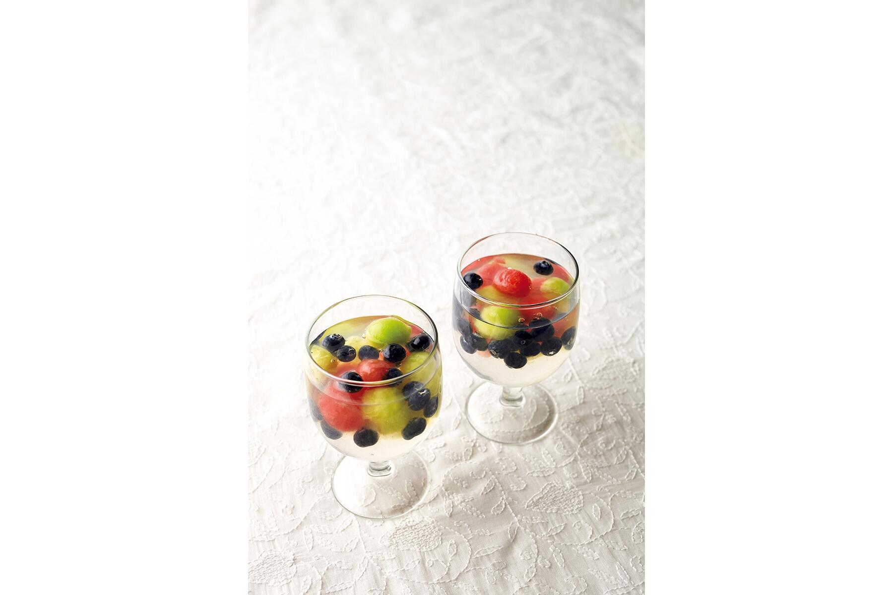 夏の果物を味わい尽くす“フルーツ寒天”