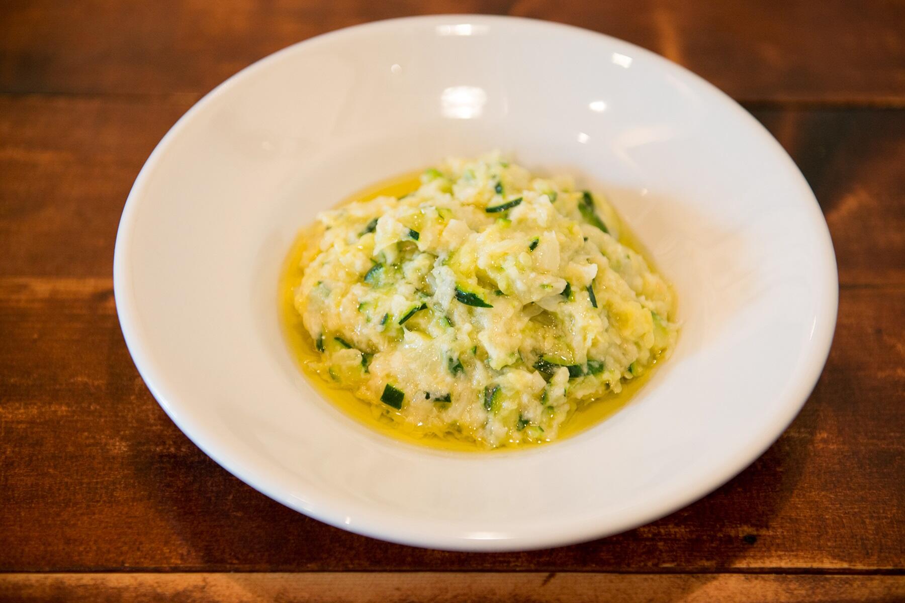 軽やかな味わいの“くたくたズッキーニのパン粥”