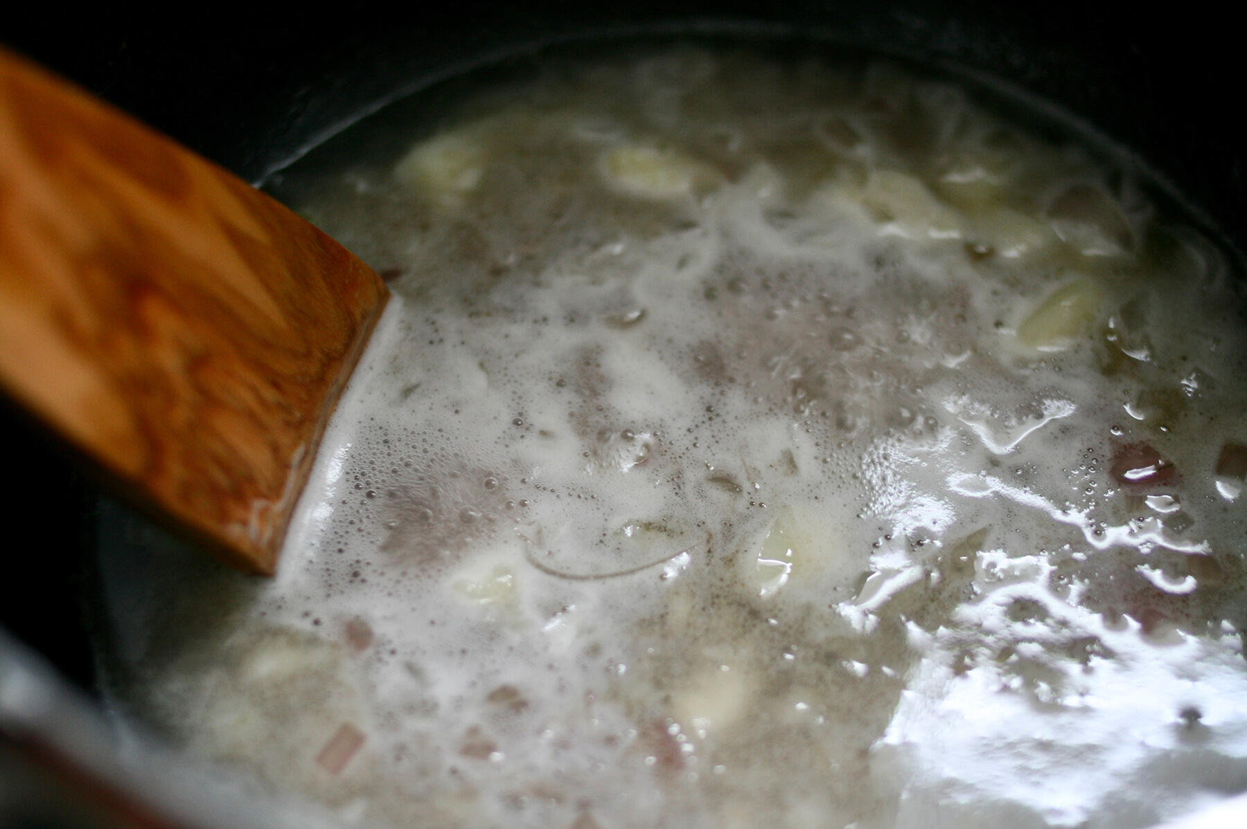 ムール貝の下ごしらえ