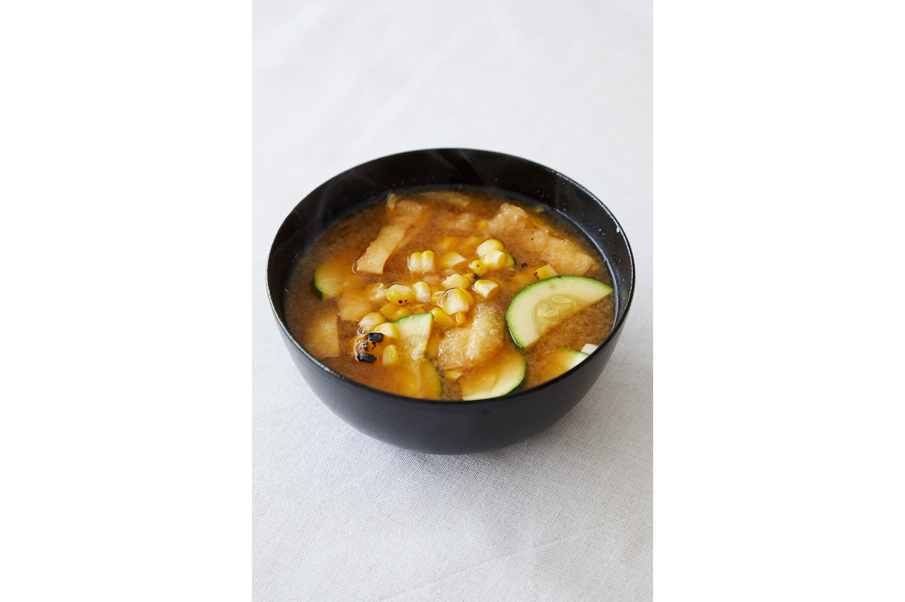 味噌汁にも合うんです！“焼きとうもろこしとズッキーニの味噌汁”