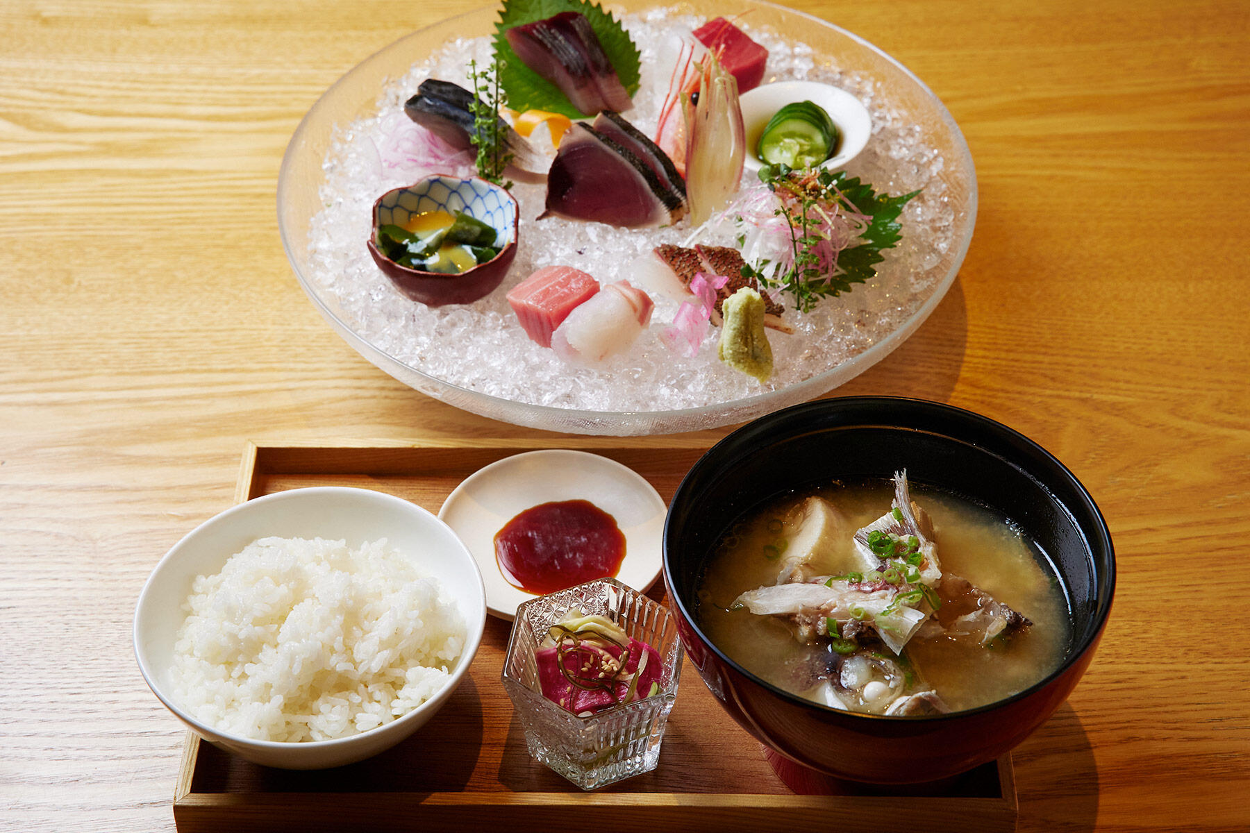 えんのお造り7種とあら汁膳