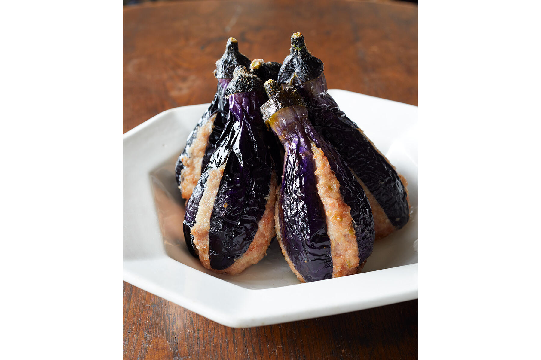 肉汁あふれる“なすの挽き肉挟み揚げ”