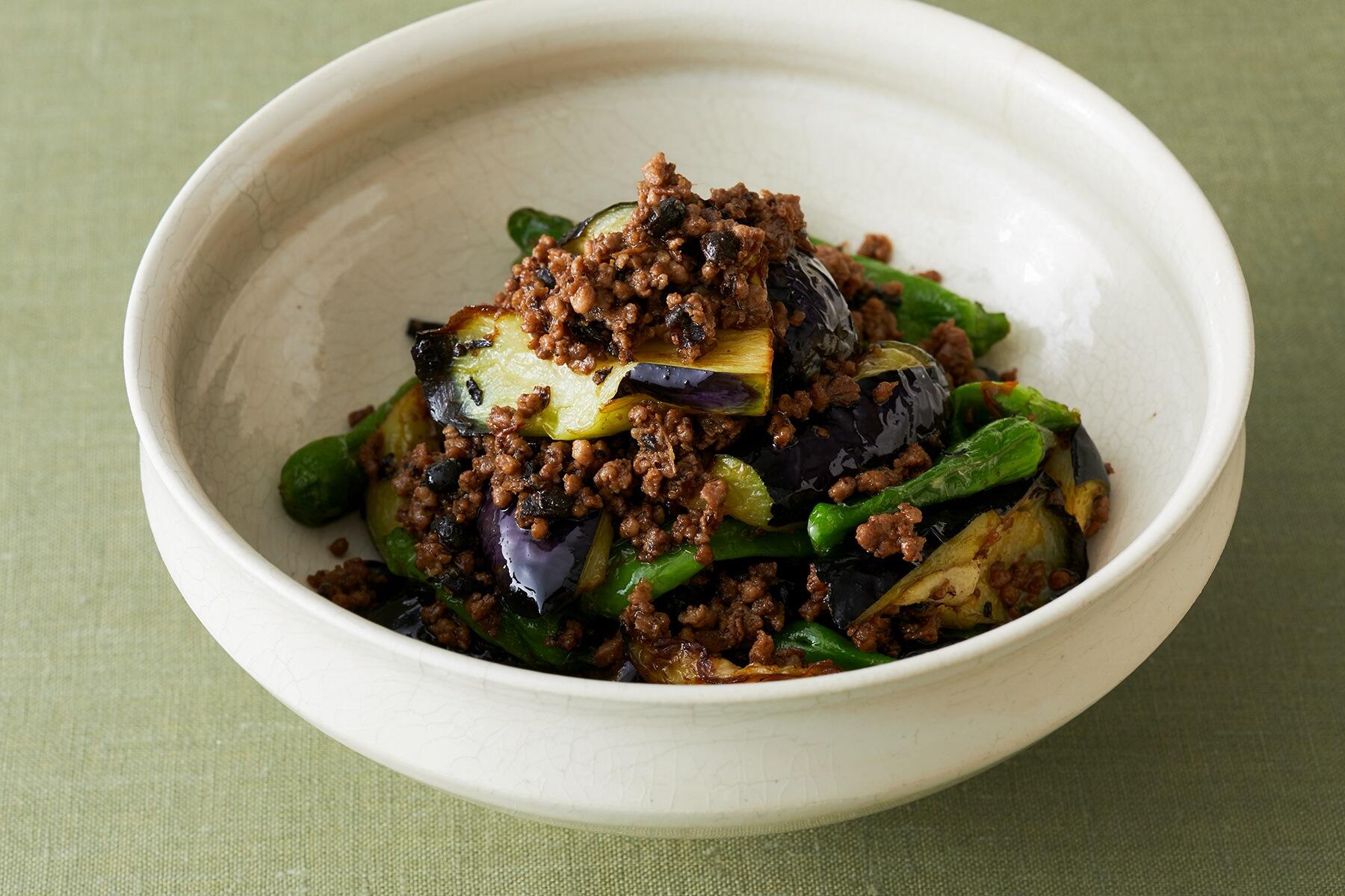 常備菜に最適な“揚げなすと揚げししとうの肉味噌和え”