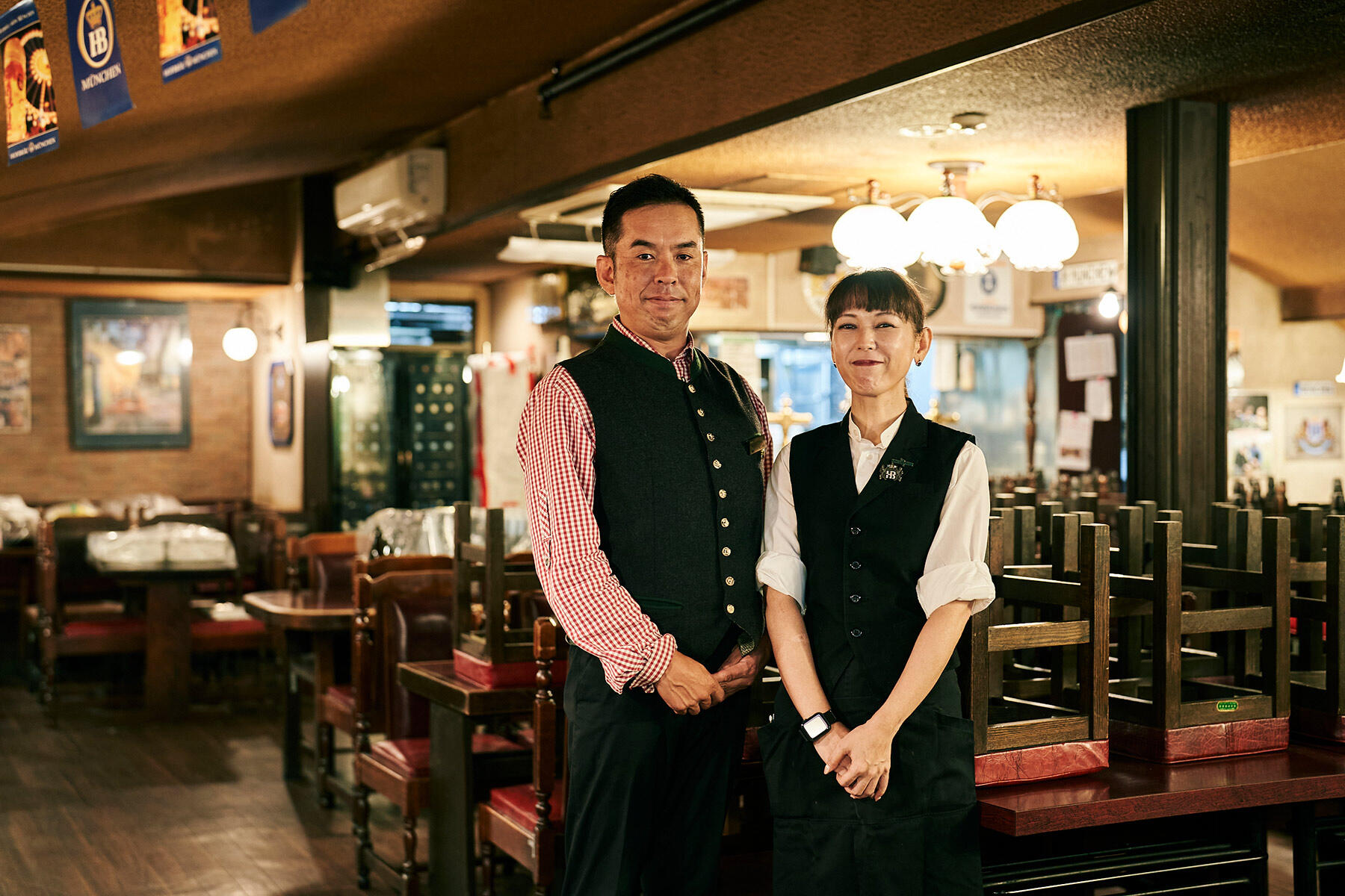 人生をともに歩み、一緒に店を支えてきた妻の和美さんと。