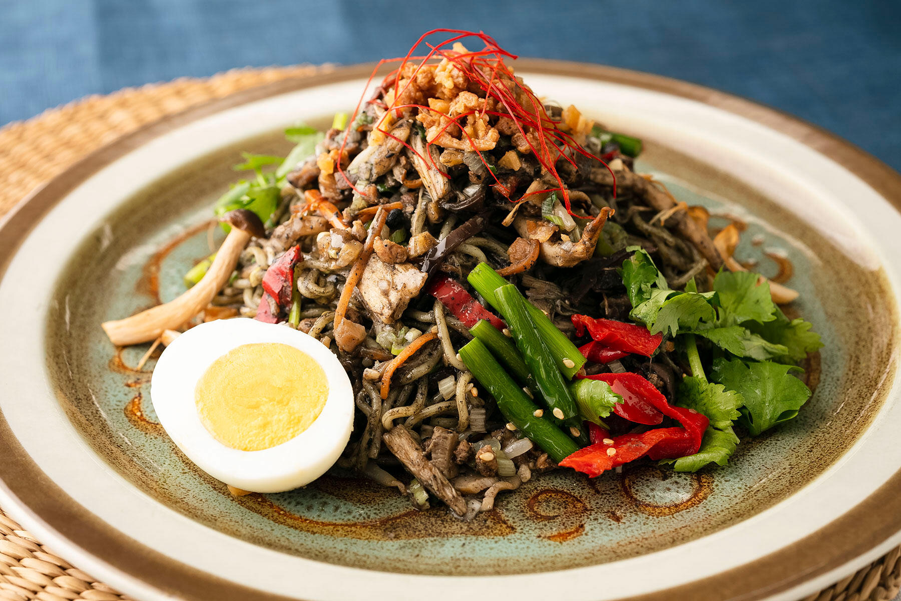 ［大豆ミート肉味噌と5種のきのこの胡麻和え麺］647円