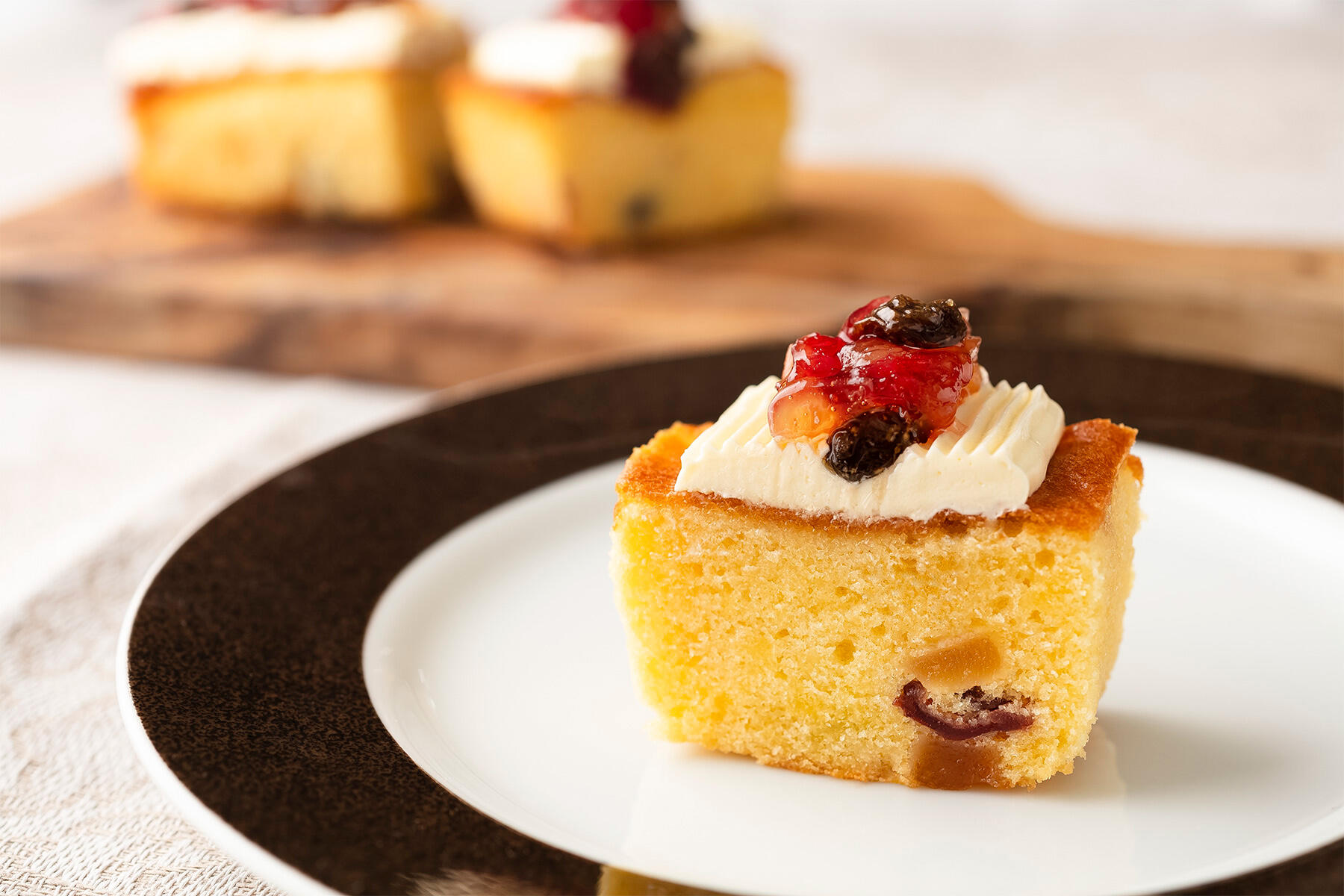［三河みりんで漬け込んだ3種フルーツのバターケーキ］863円