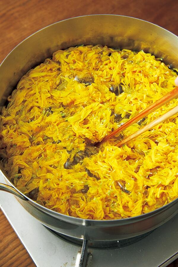 菊をマリネする