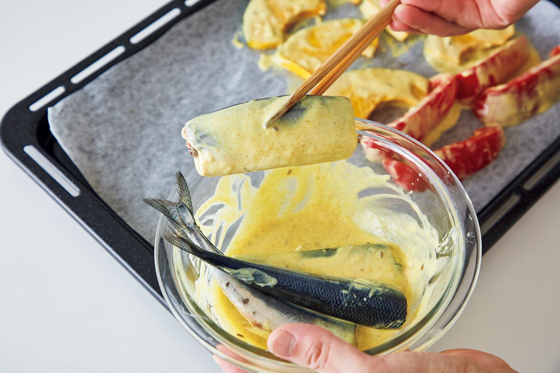 さんまもソースをからめる