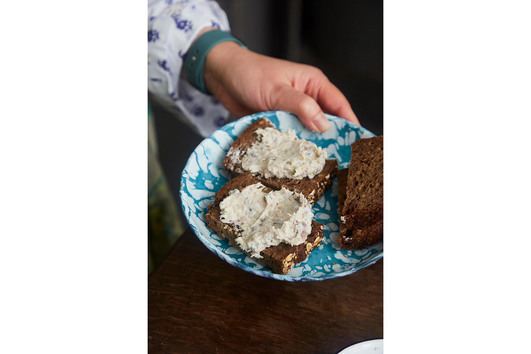 パンにたっぷりつける