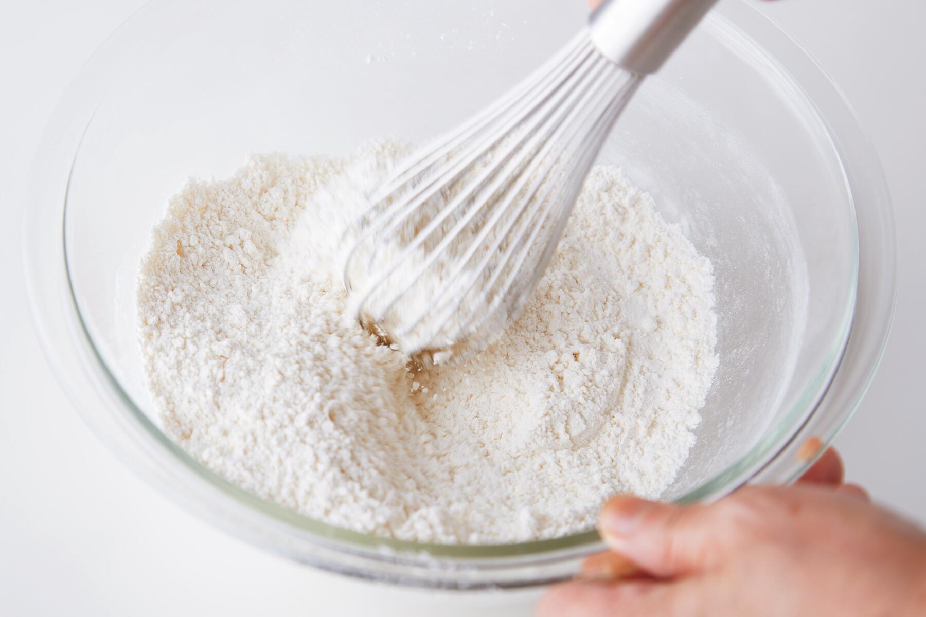 粉を混ぜる