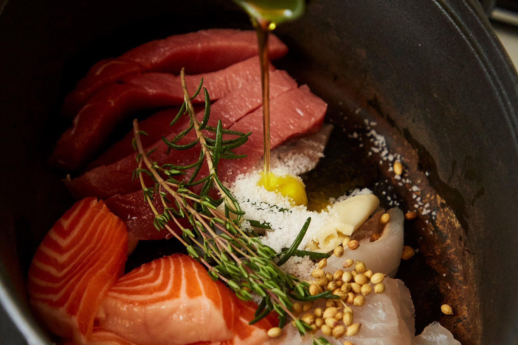 油をひたひたになるまで注ぐ