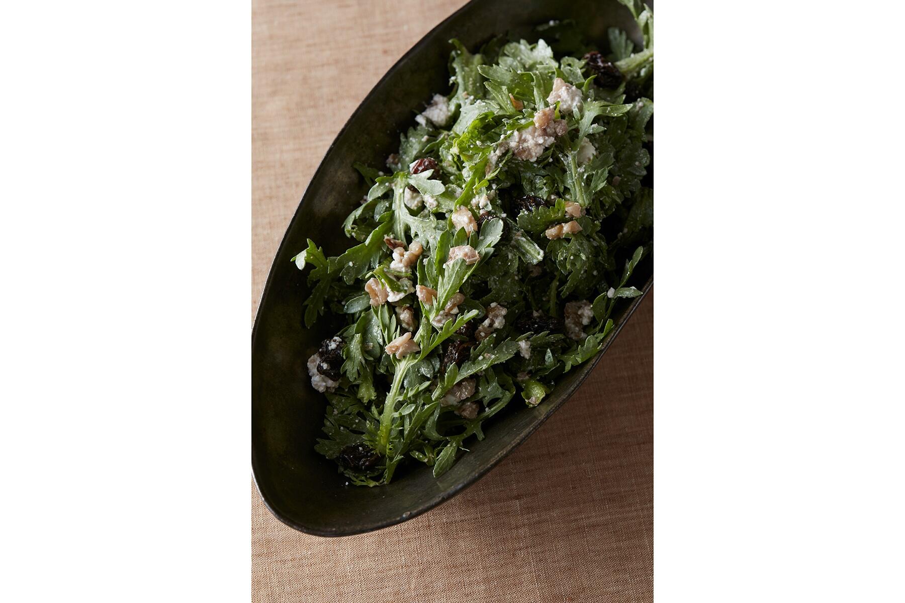 コク深い“春菊のサラダクルミドレッシング”