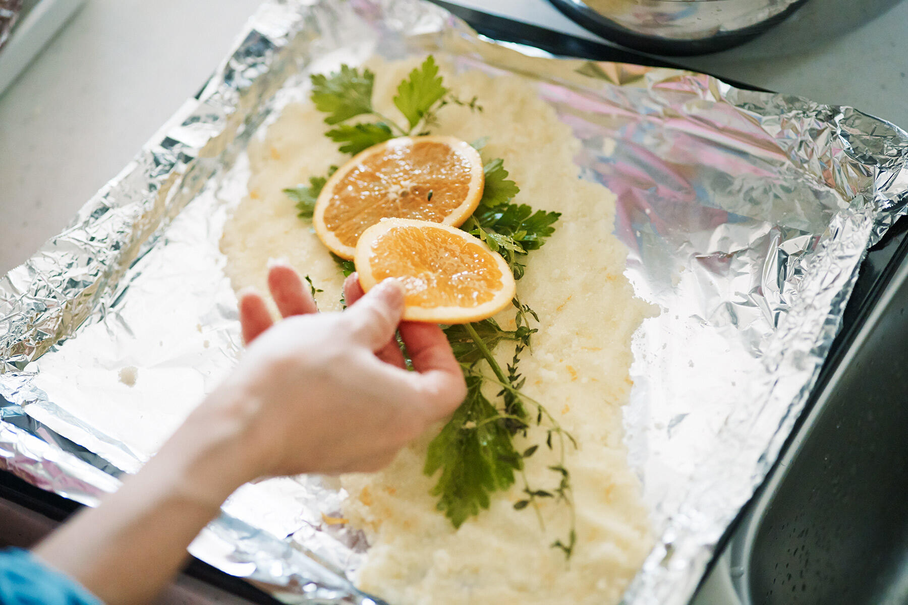 ハーブ類をのせる