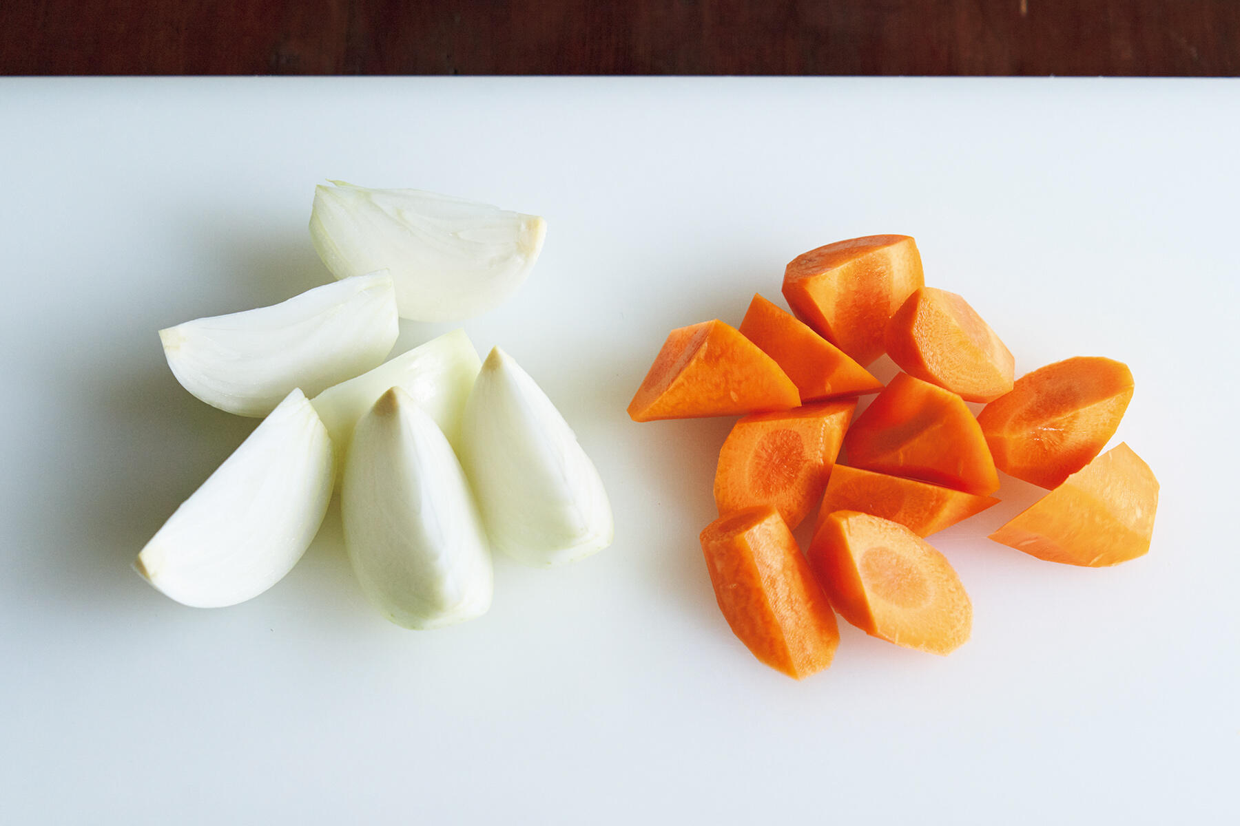 野菜をカットする