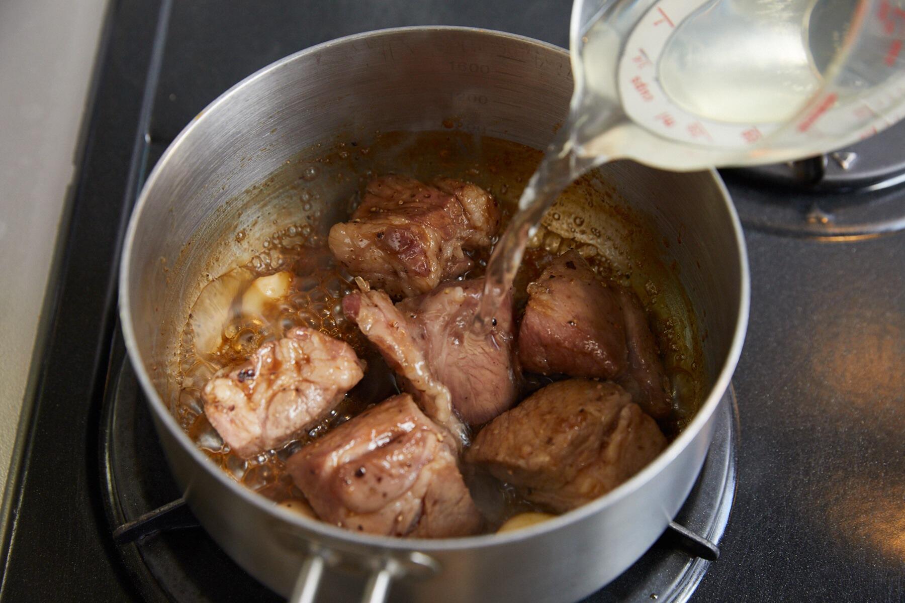 ココナッツジュースを加える