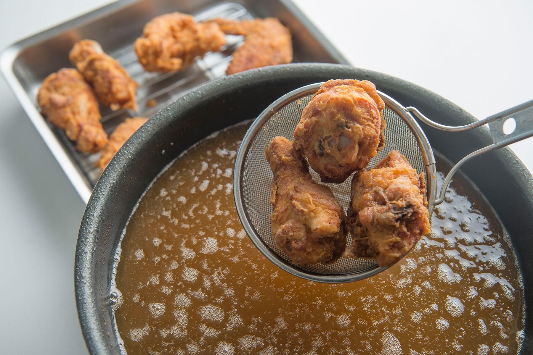 鶏肉を二度揚げする