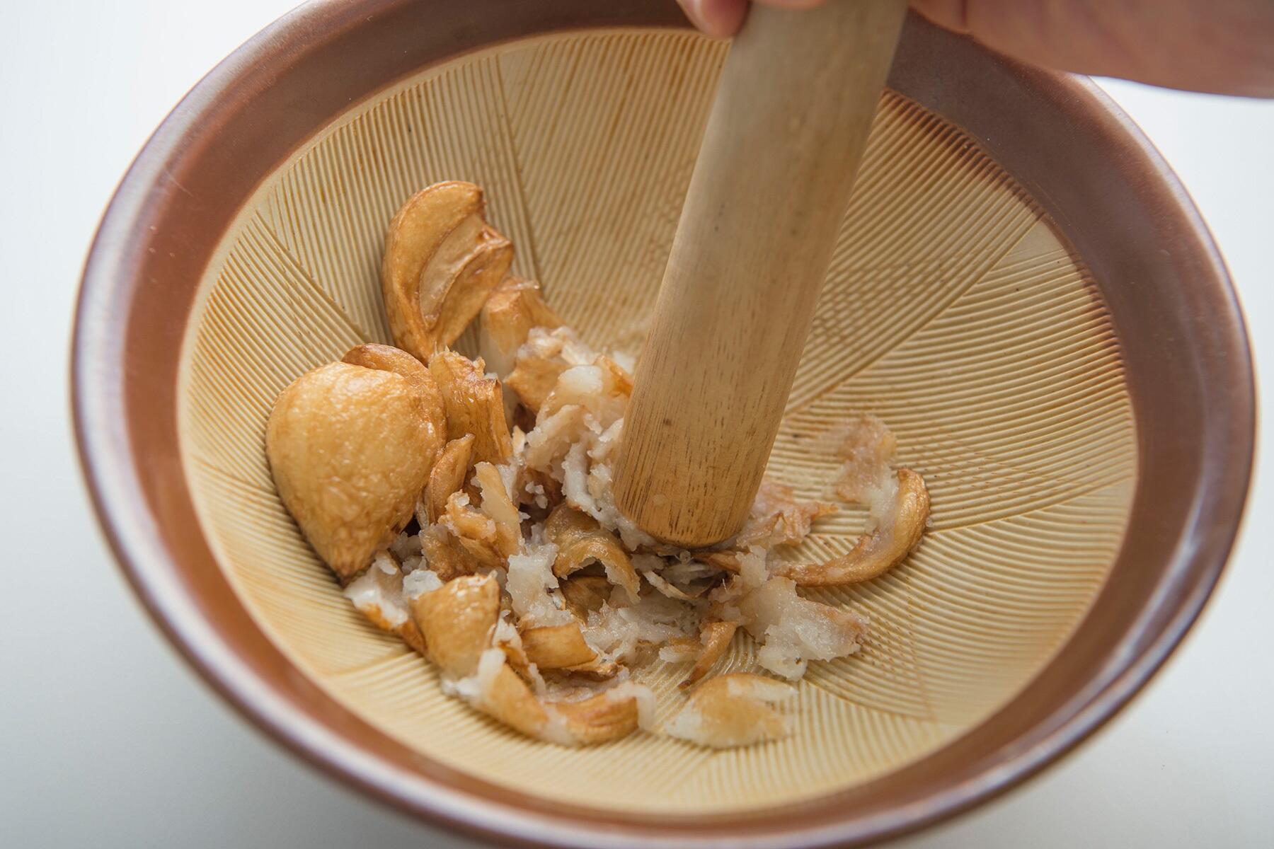 にんにくをペーストにする