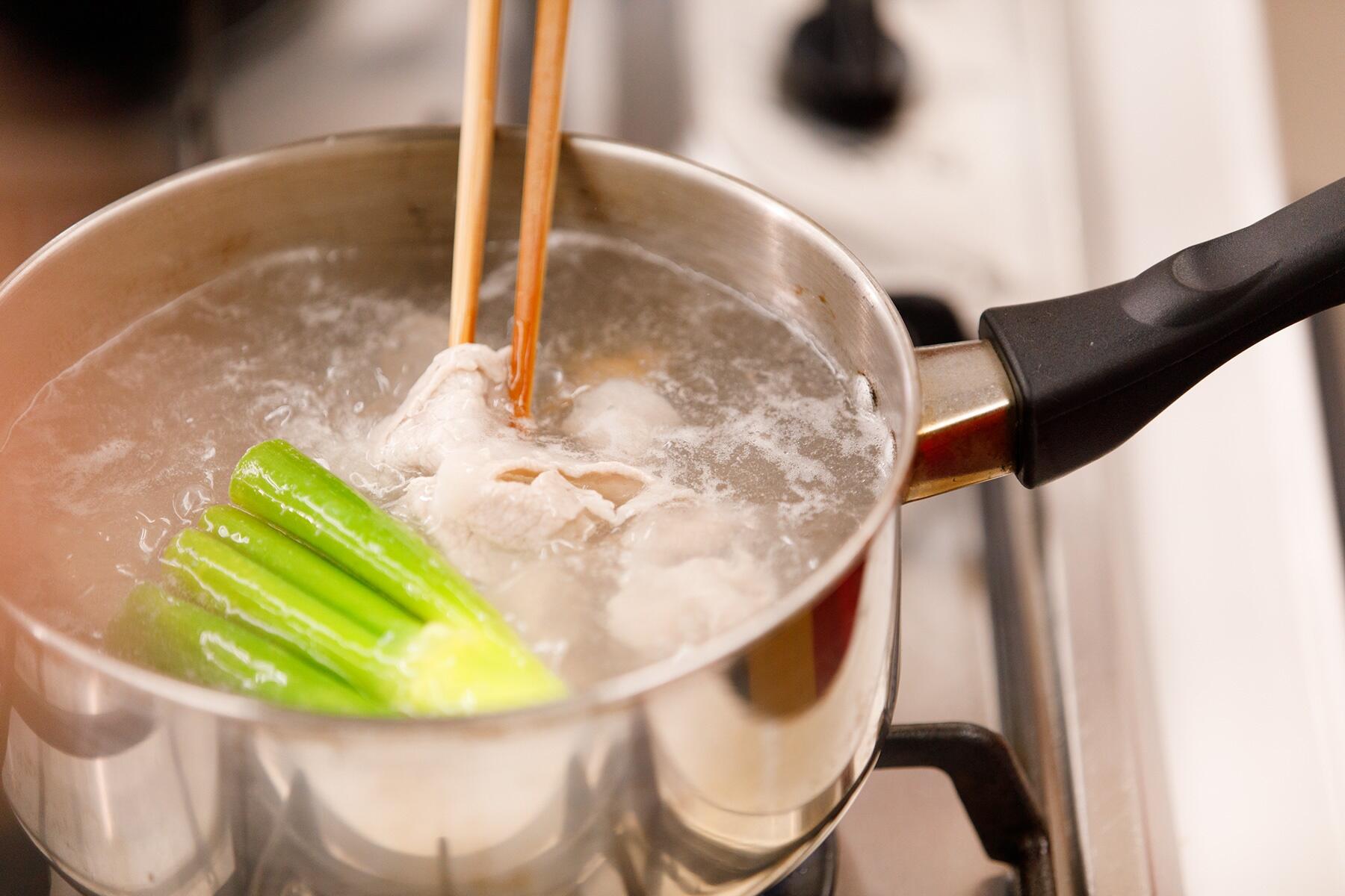 しゃぶしゃぶする