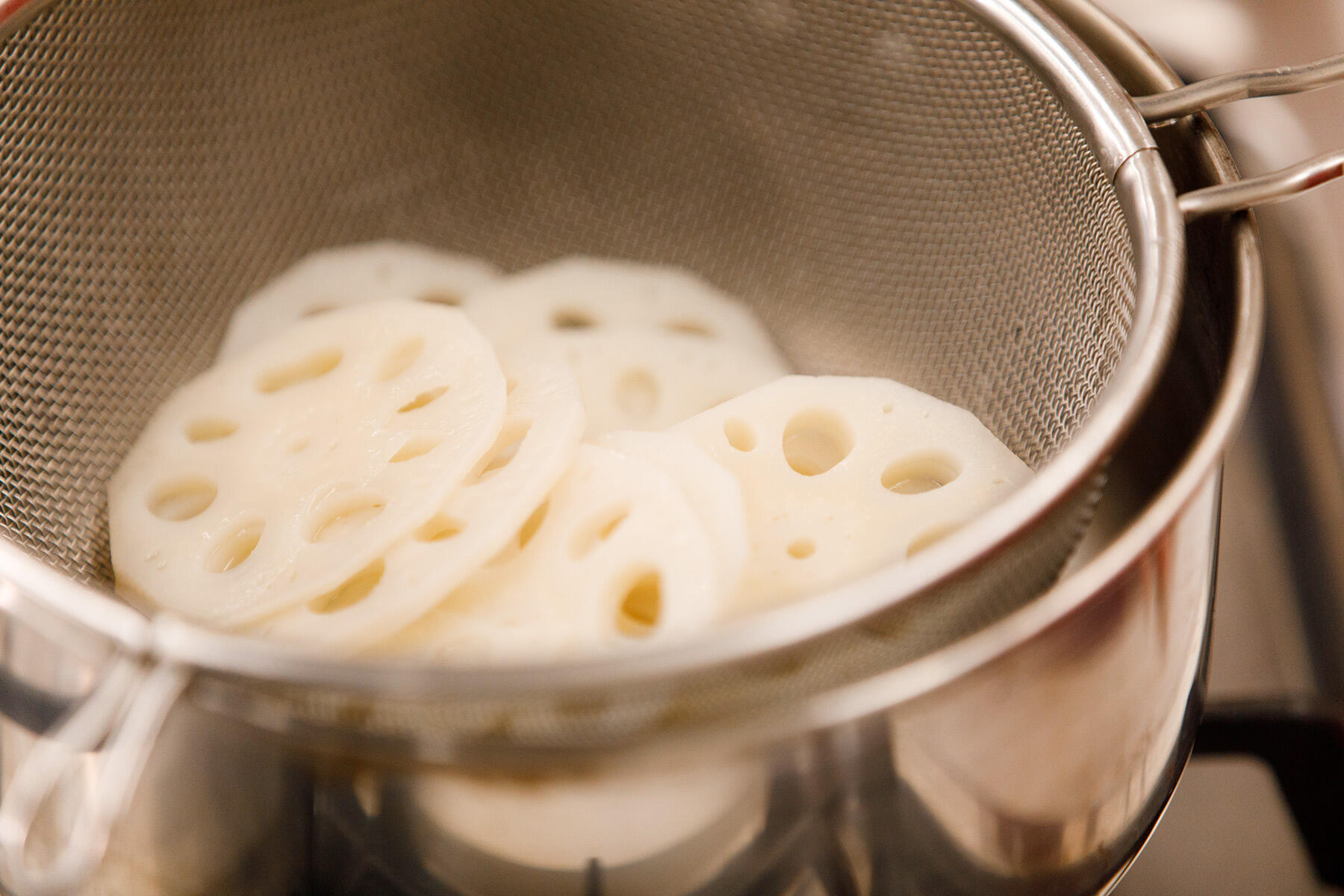 れんこんをゆでる