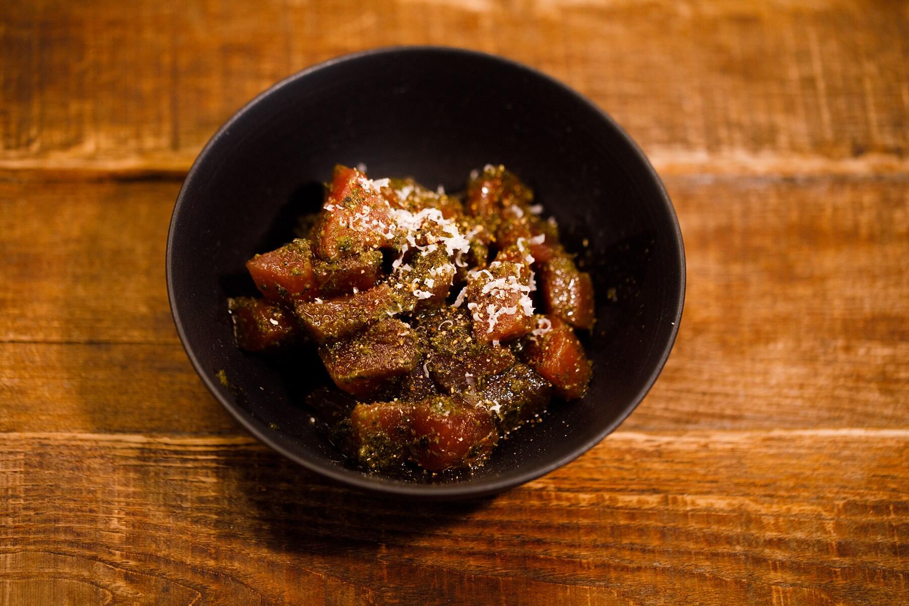 マグロぶつ　ジェノベーゼソース和え