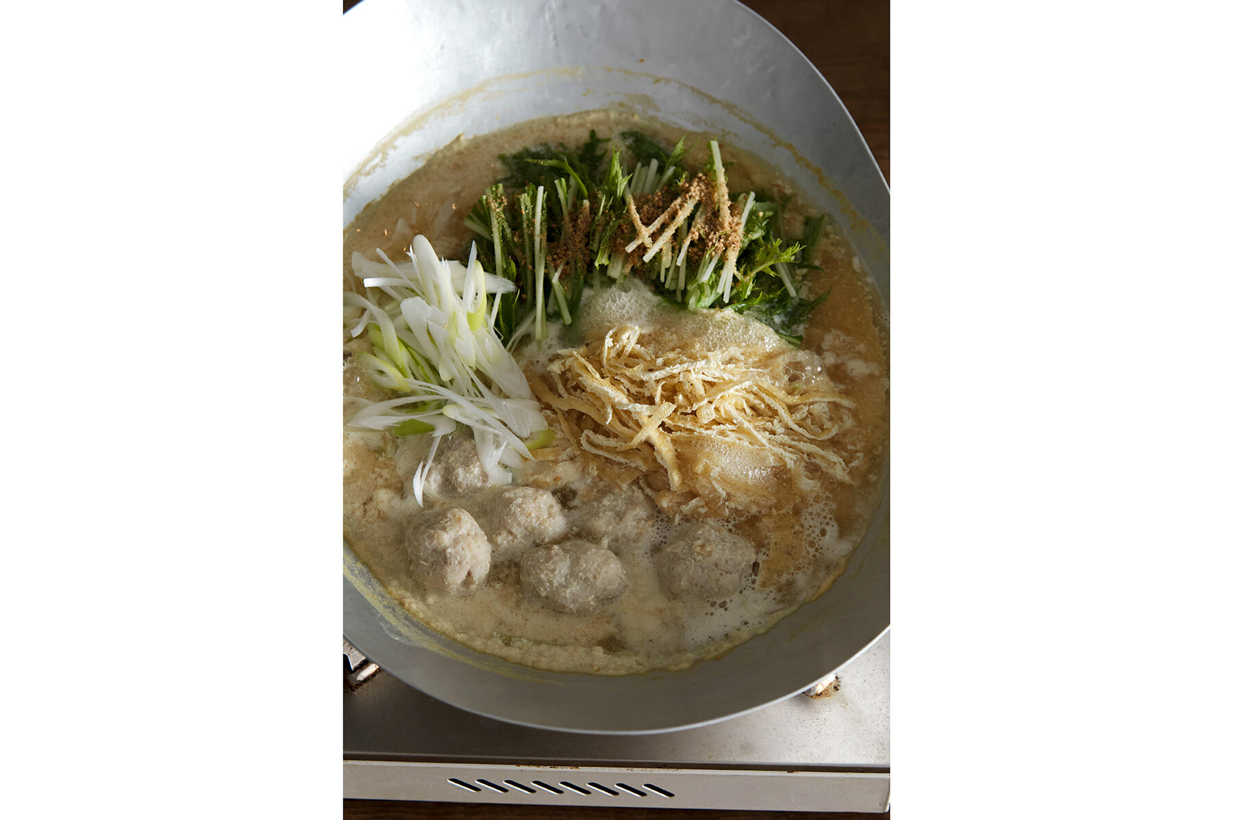 豆乳味噌仕立てでコク深くまろやかな“はりはり鍋”