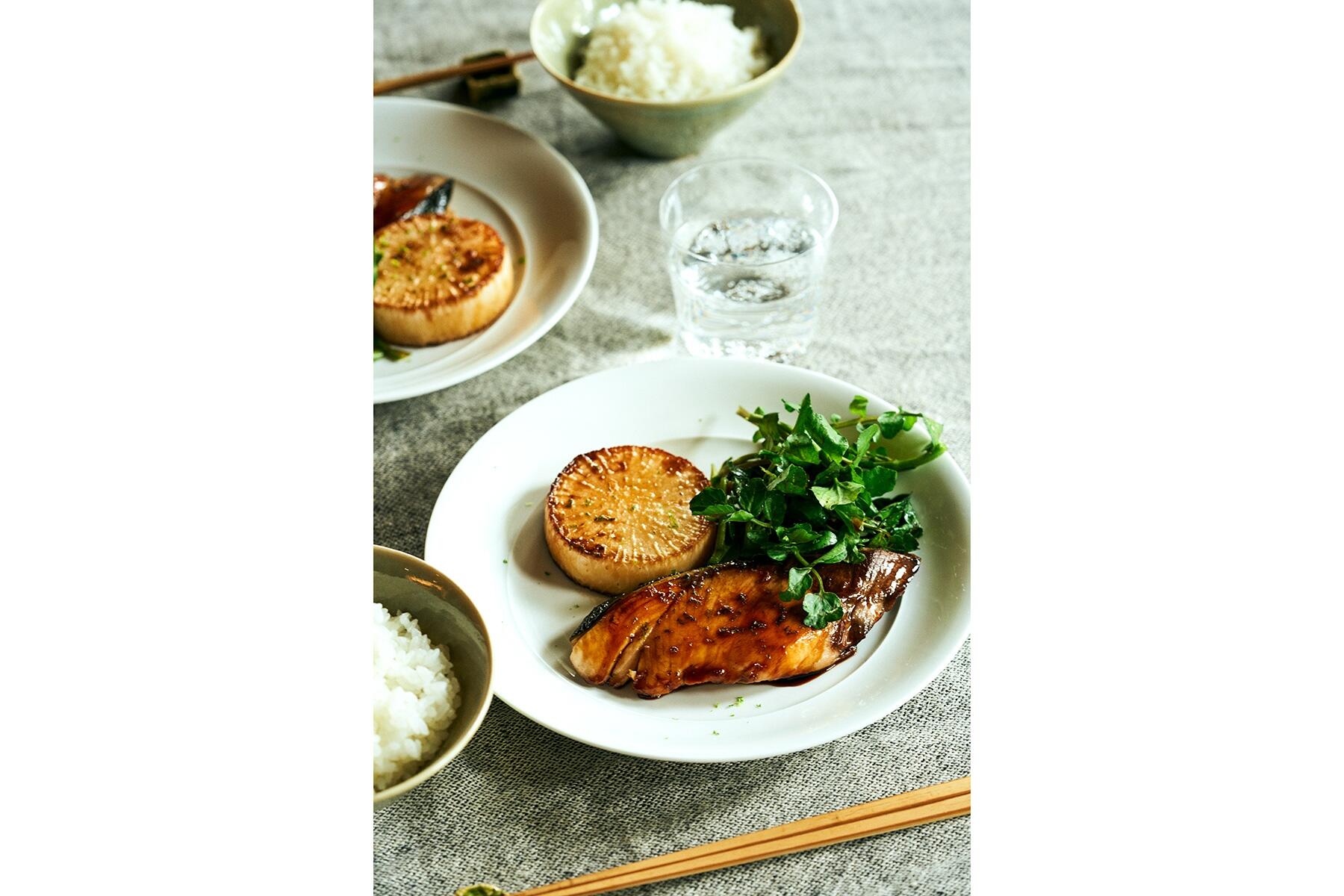 濃厚な味わいで酒が進む“焼きぶり大根”