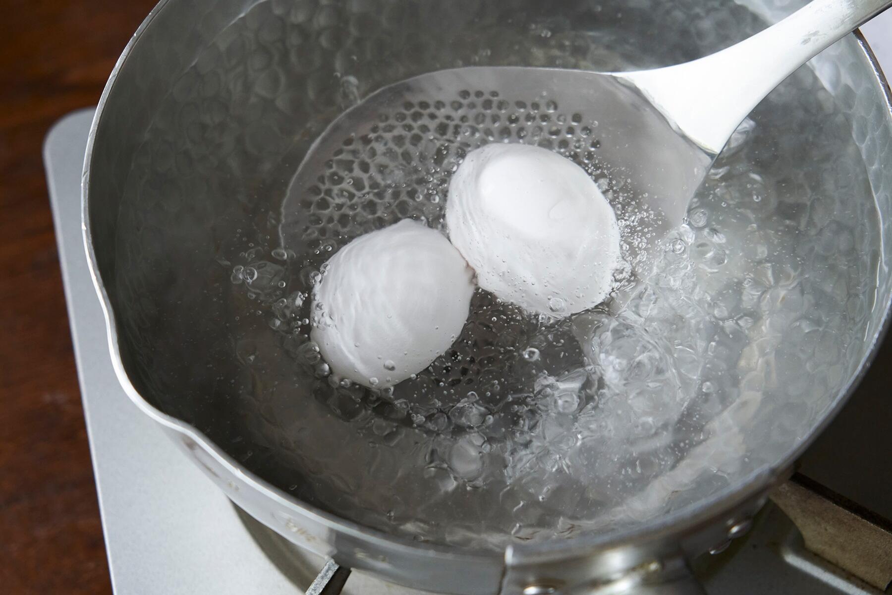 ゆで卵をつくる