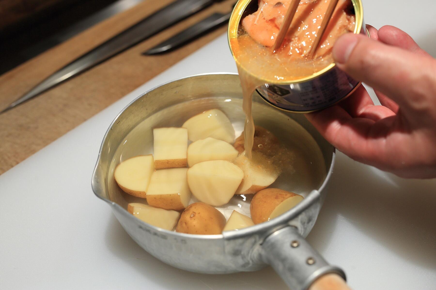 じゃがいもをゆでる