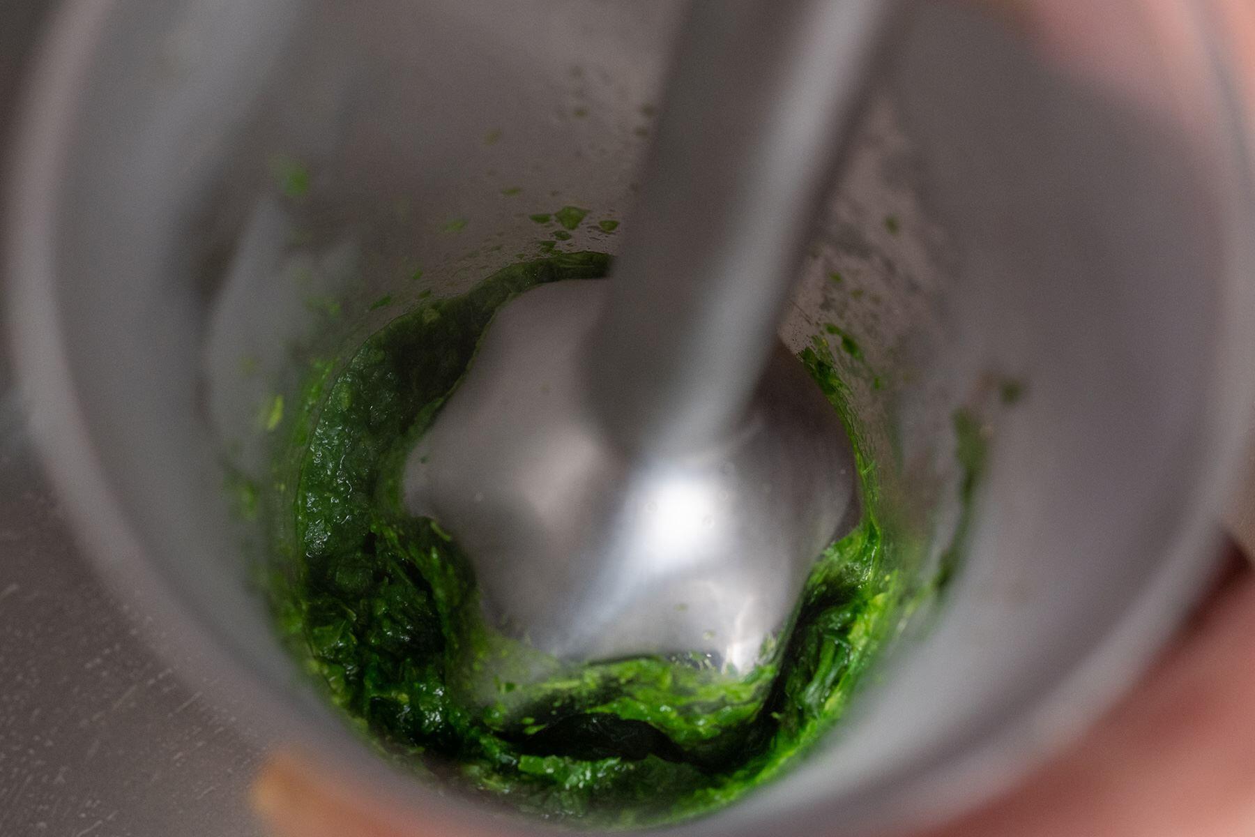 春菊ペーストをつくる