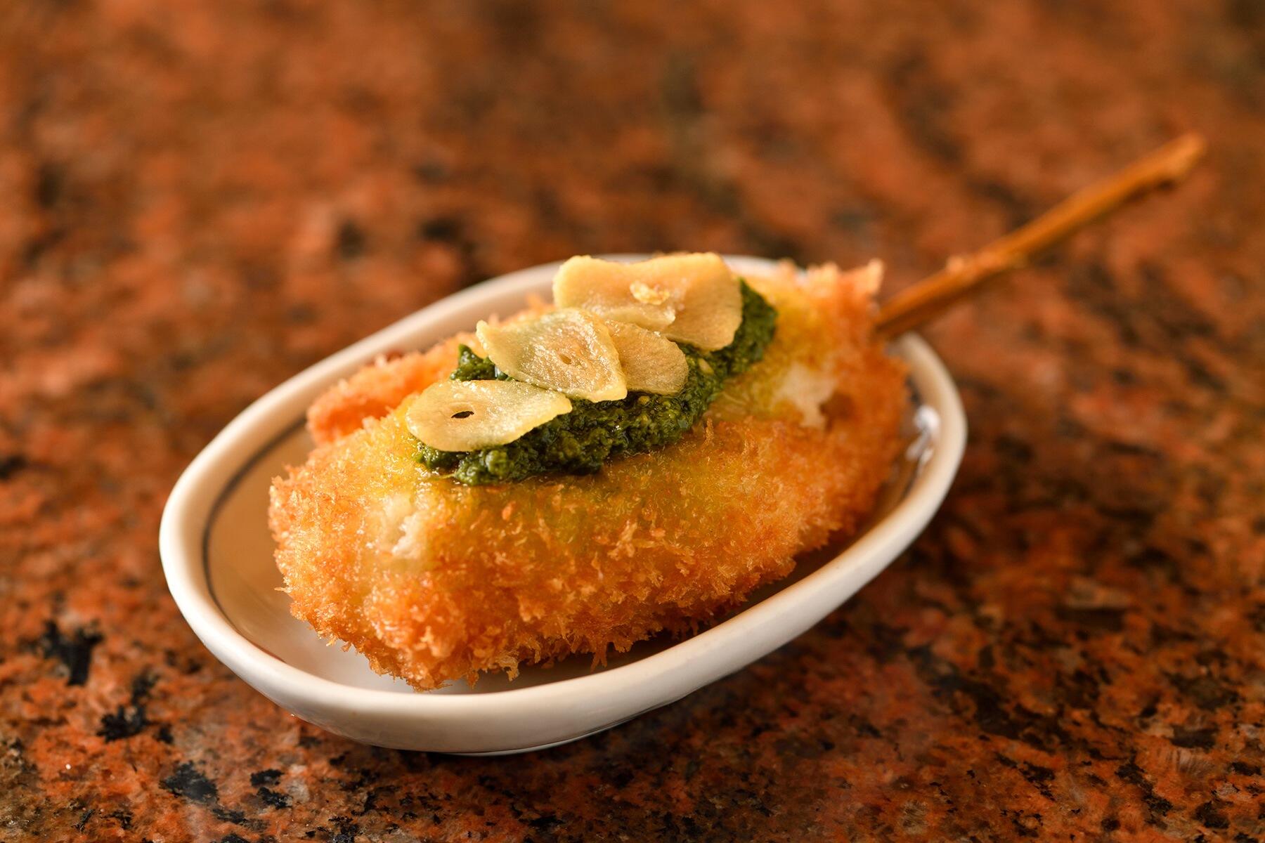 カキ バジルソース ニンニクチップ