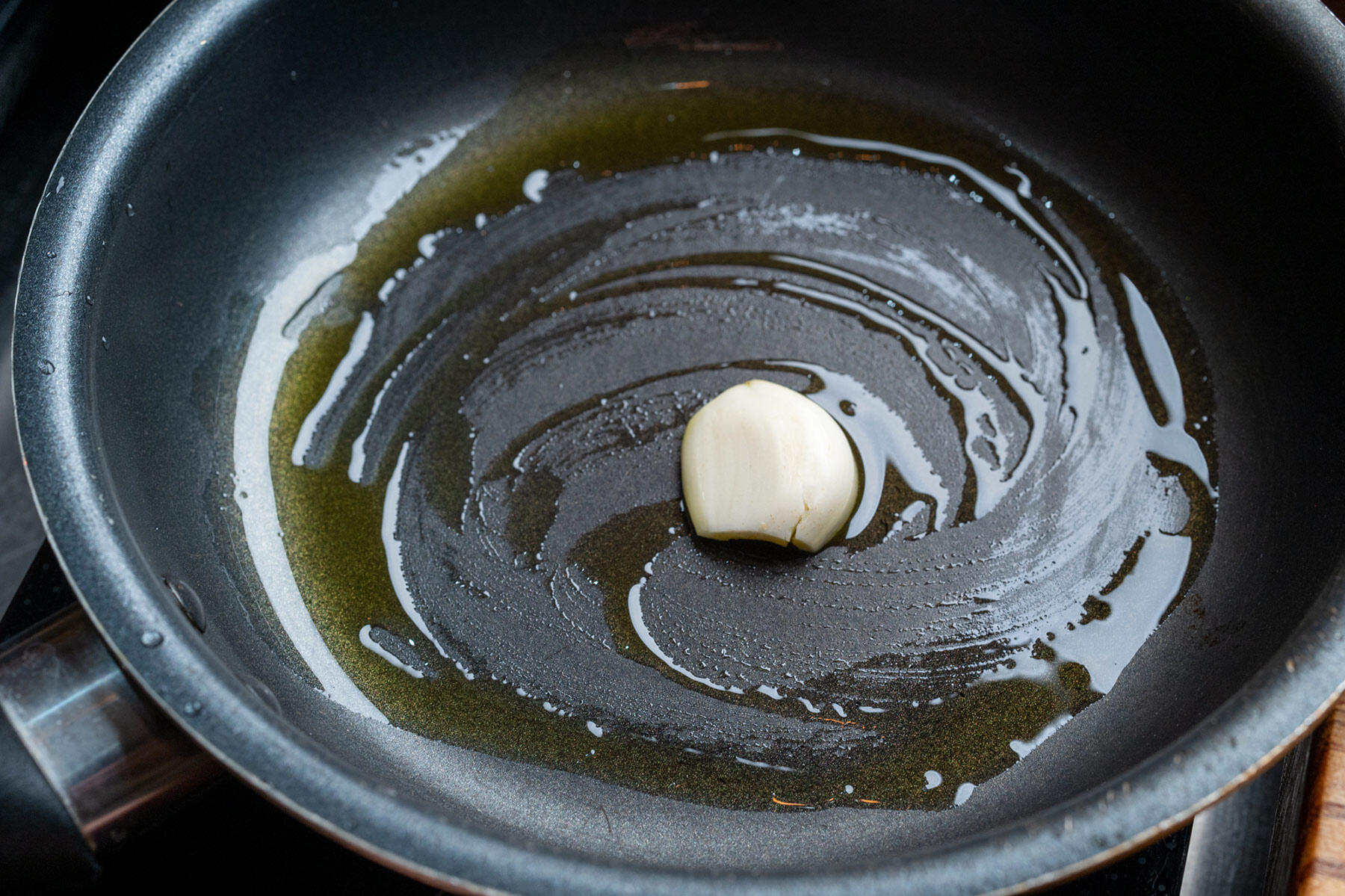 にんにくの香りを出す