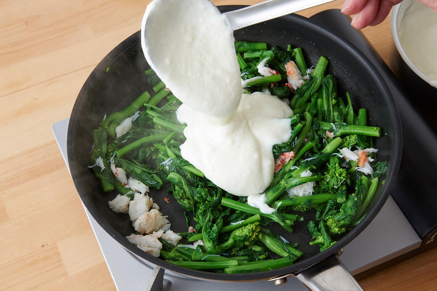 ソースを加える