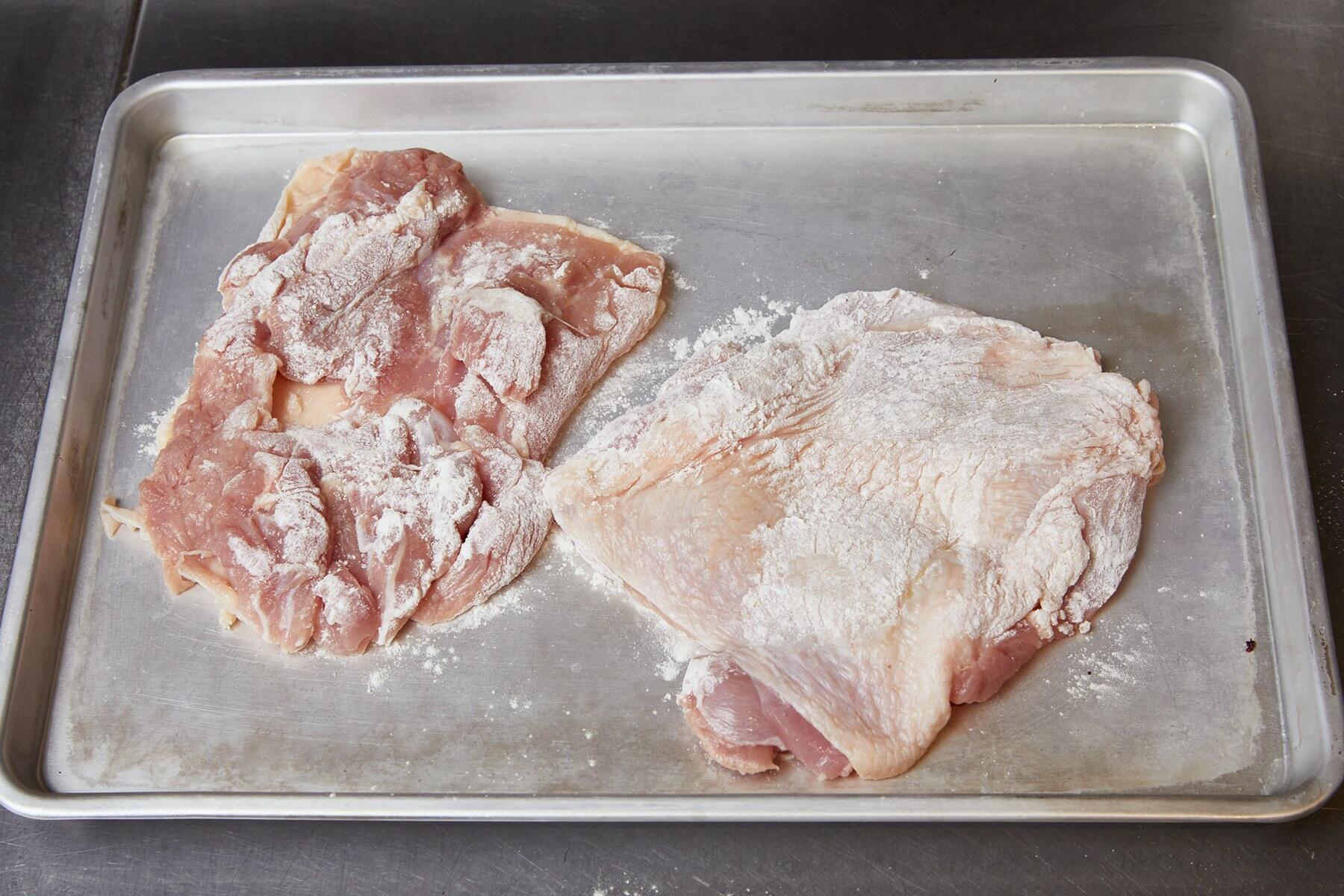 塩を振り粉をはたく