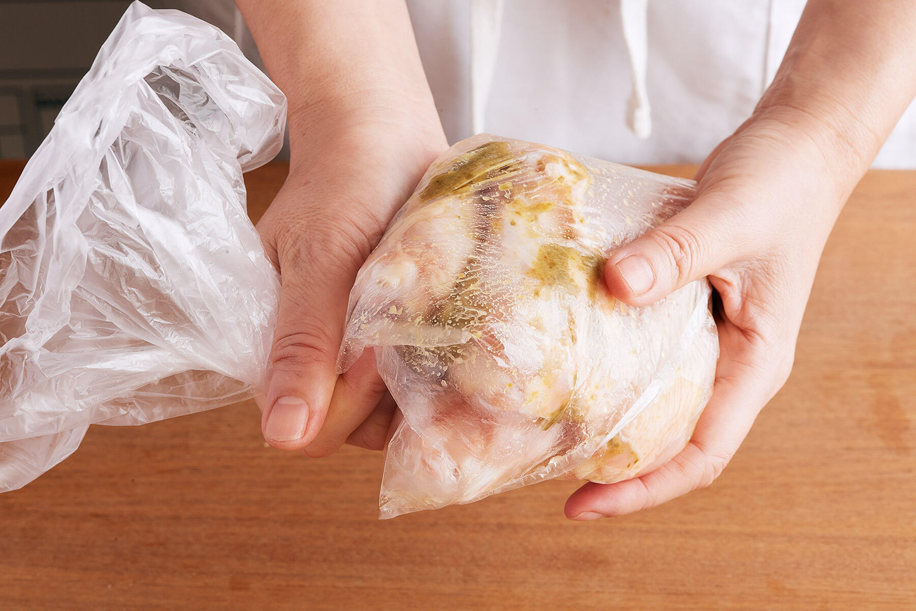 手羽元に味をつける