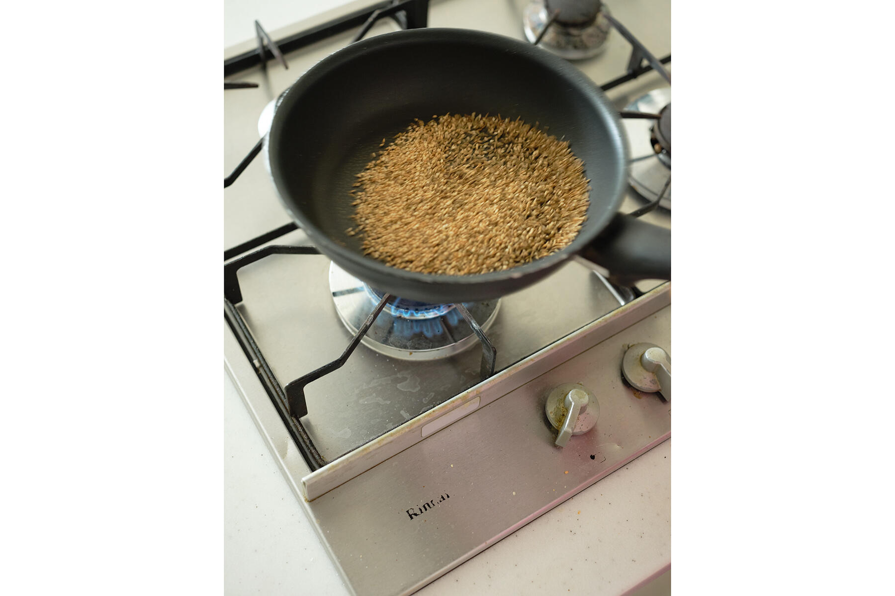 クミンシードを煎る